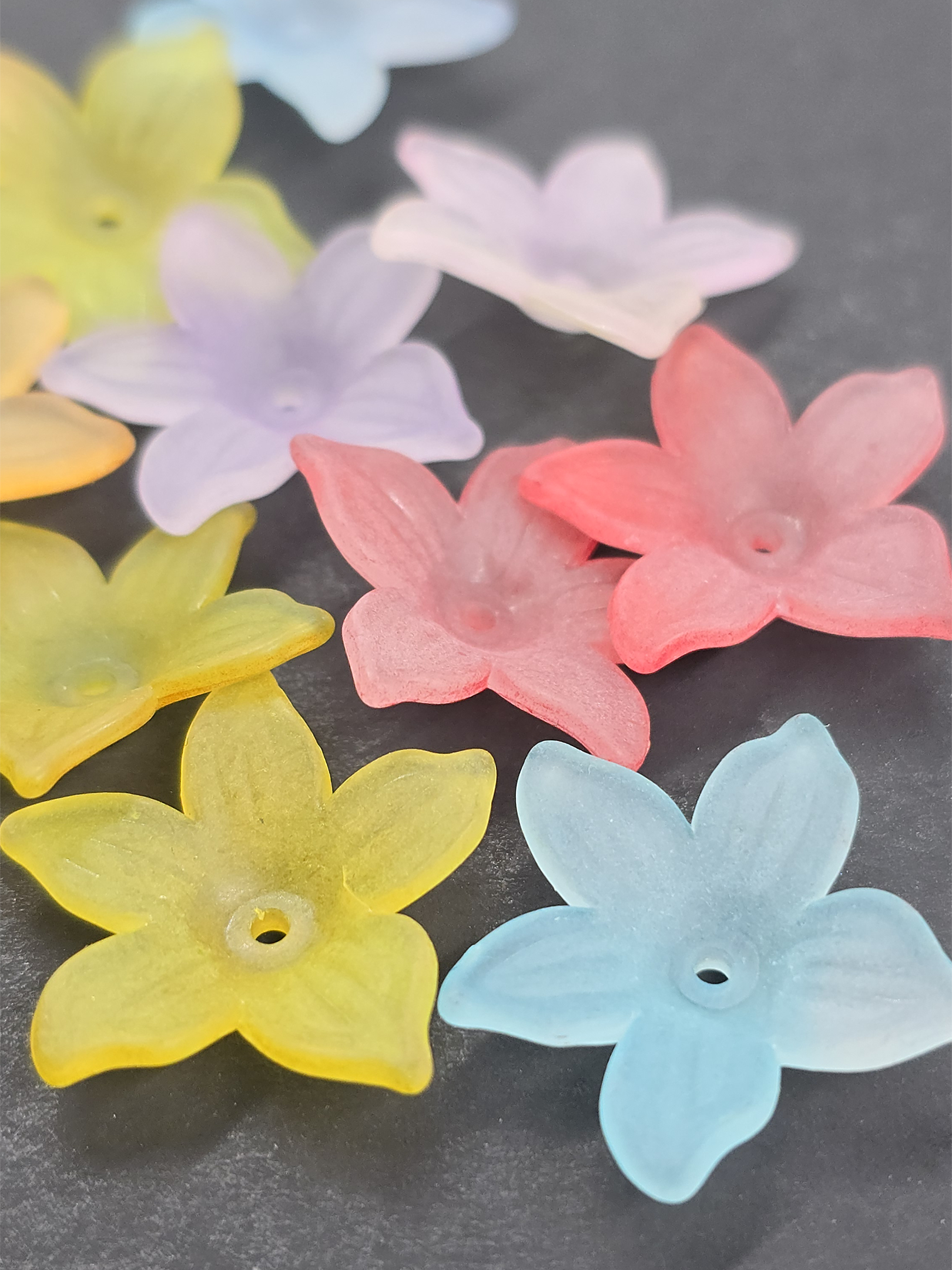 30 x Frosted Acrylic Flower Bead Mix, 22mm
