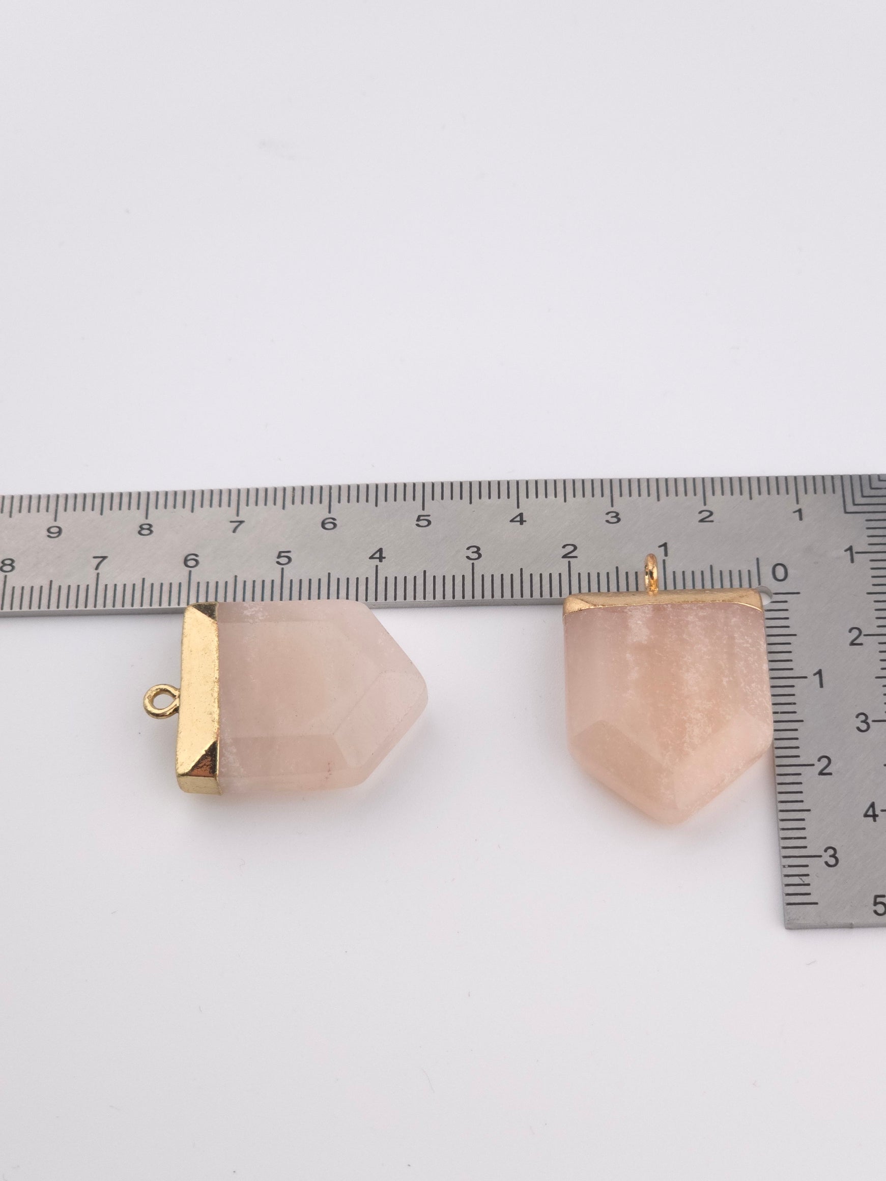 1 x Natural Howlite Pendant, Large Howlite Electroplated Pendant, Pentagon Gemstone Pendant in Gold Tone Setting (3965)