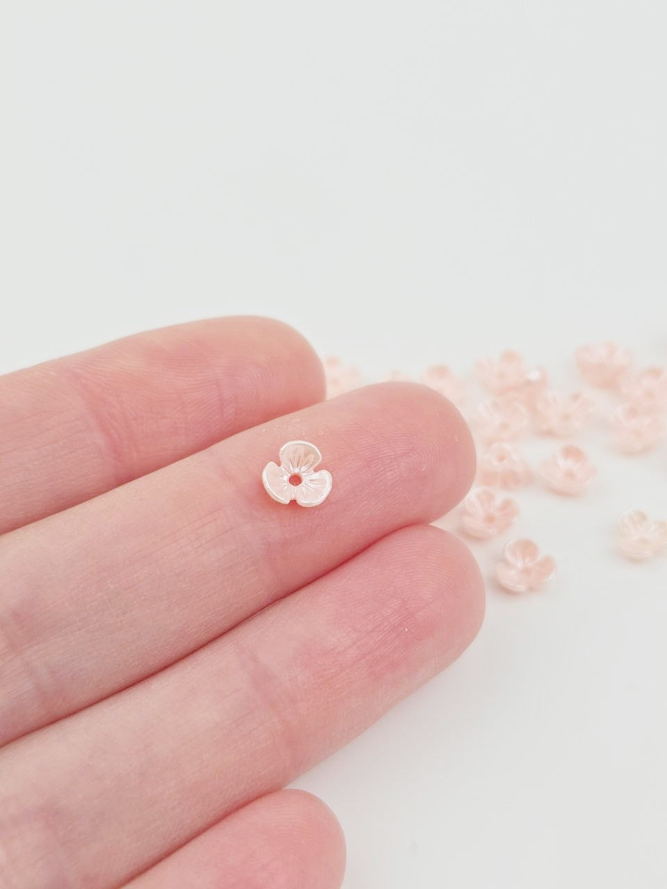 40 x Tiny Pearlised Pink Flower Beads, 6.5mm (1913)