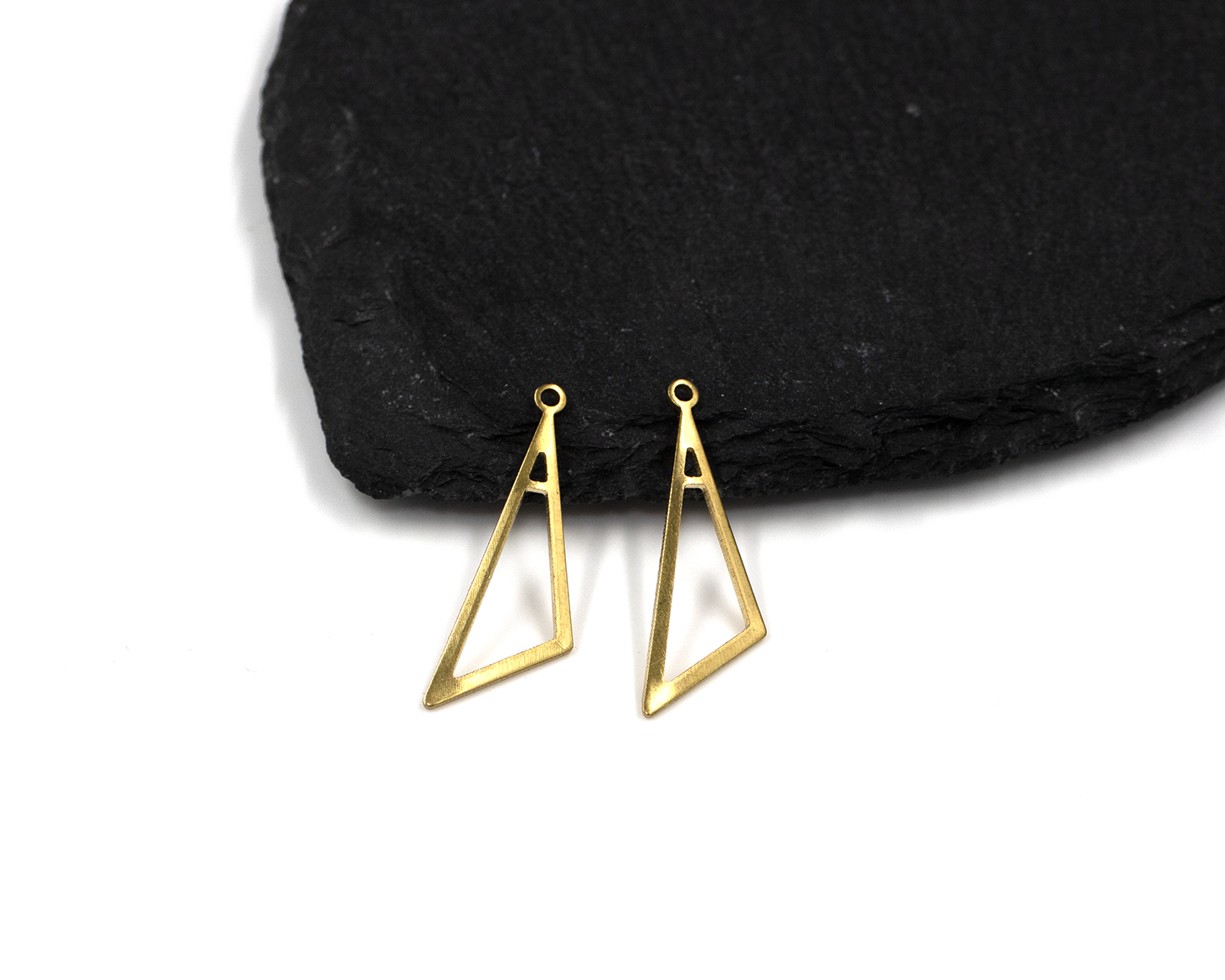 8 x Raw Brass Open Triangle Pendants, 32x10mm (C0500)