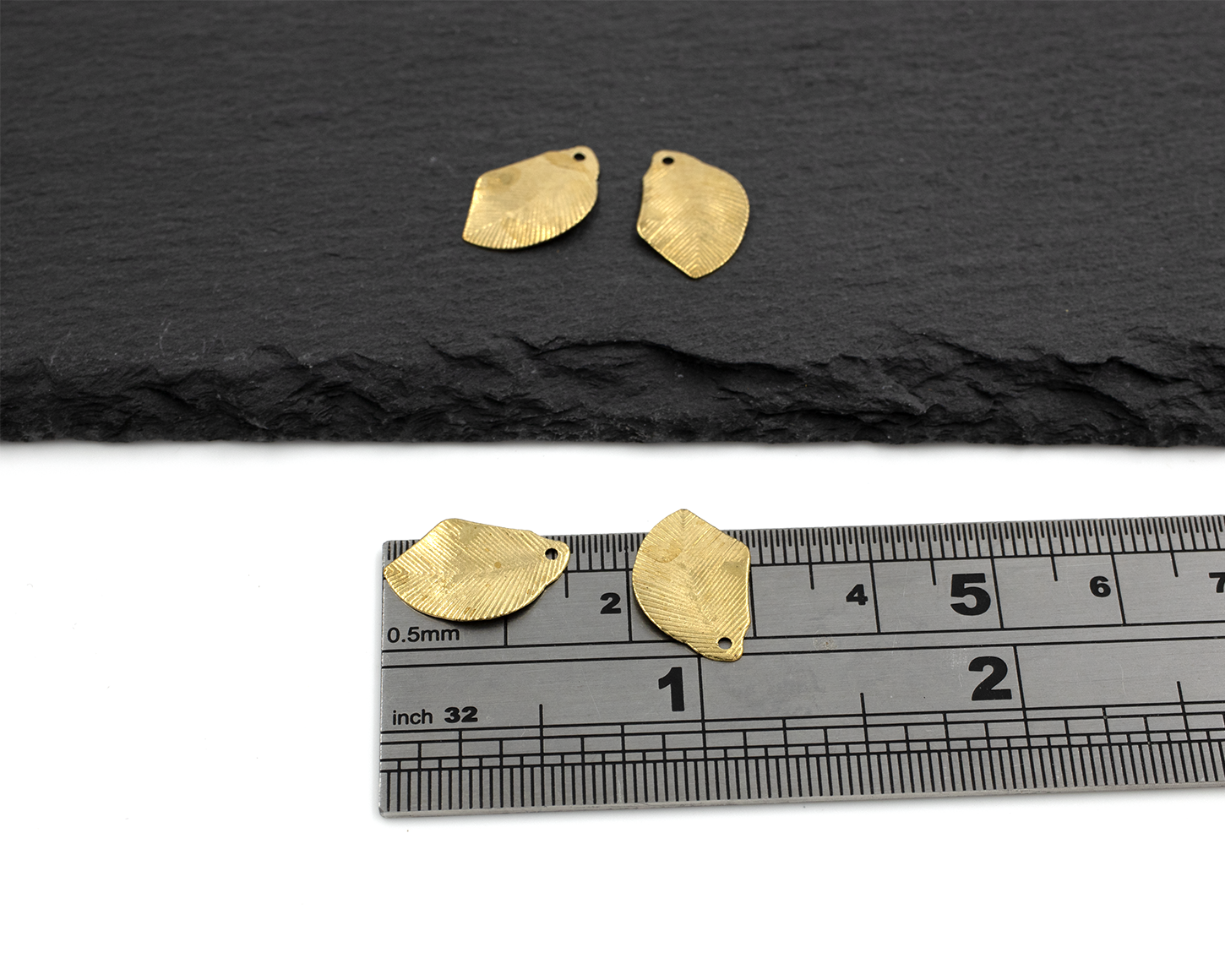 12 x Textured Raw Brass Leaf Charms, 15x10mm (C0517)