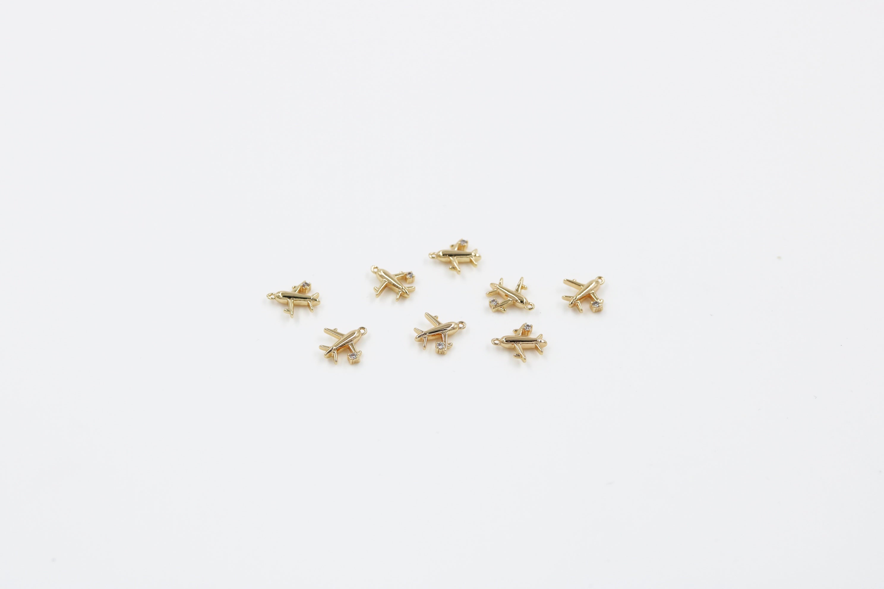 1 x Tiny 18K Gold Plated 3D Airplane Pendant, 11x10mm (1427G)