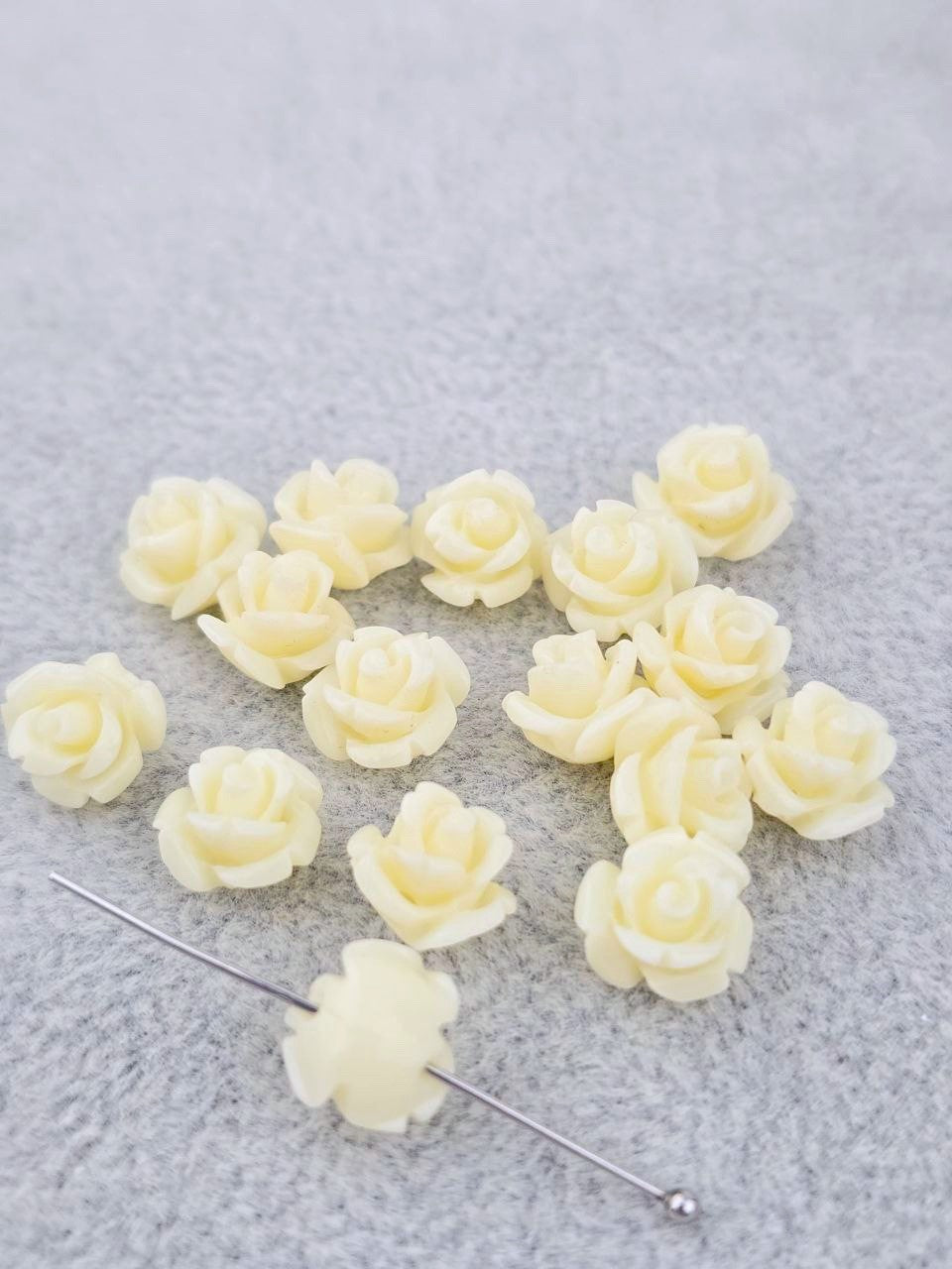 10 x Cream Coral Rose Bud Beads, 10mm (3579)