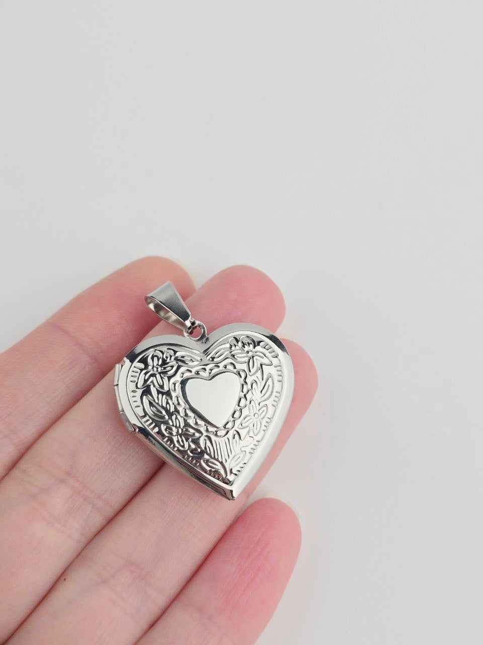 Embossed Stainless Steel Heart Shaped Locket Pendant, 29mm
