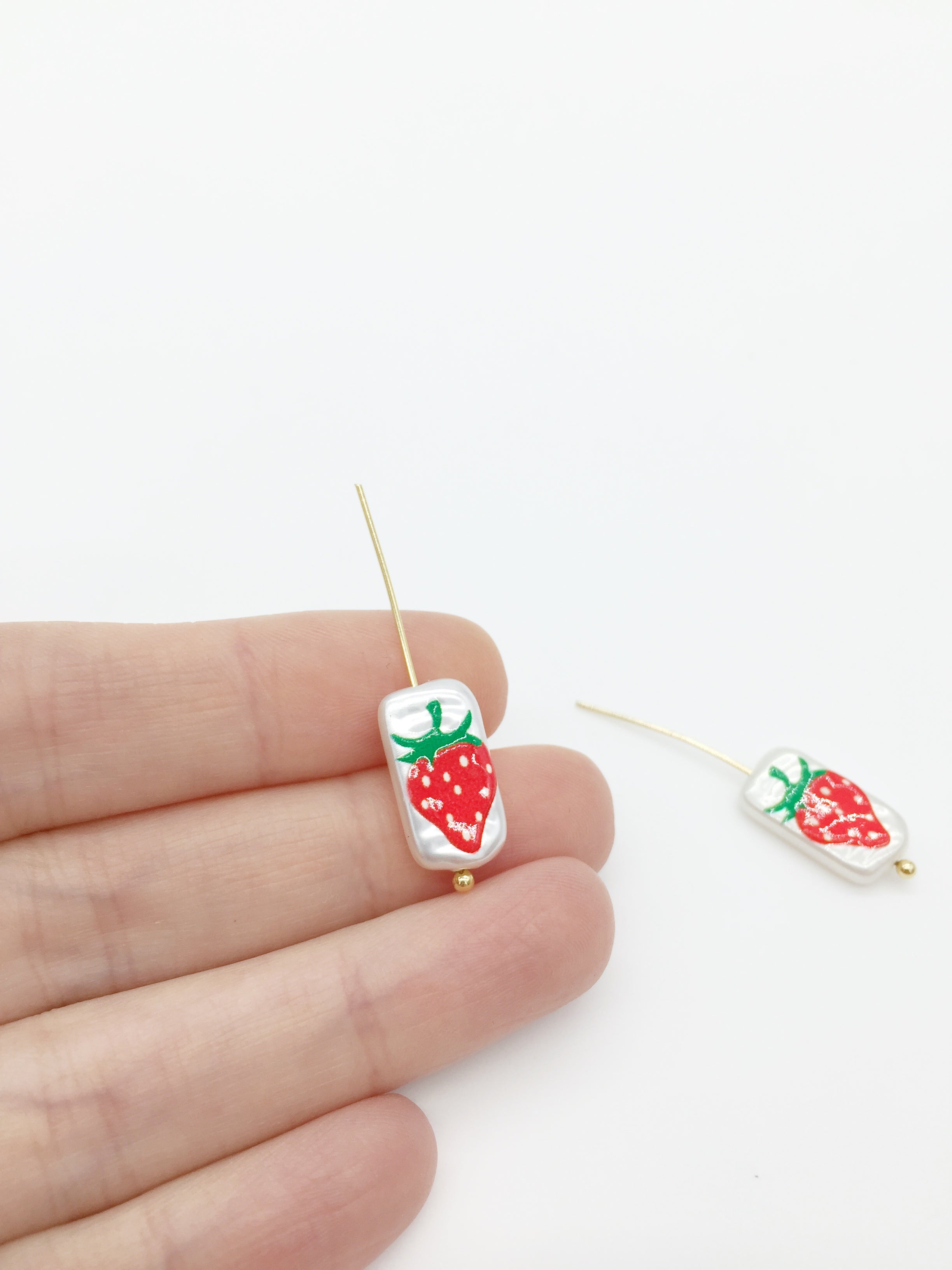 2 x Irregular Pearl Beads with Painted Strawberry Pattern, 17x9mm (0272)