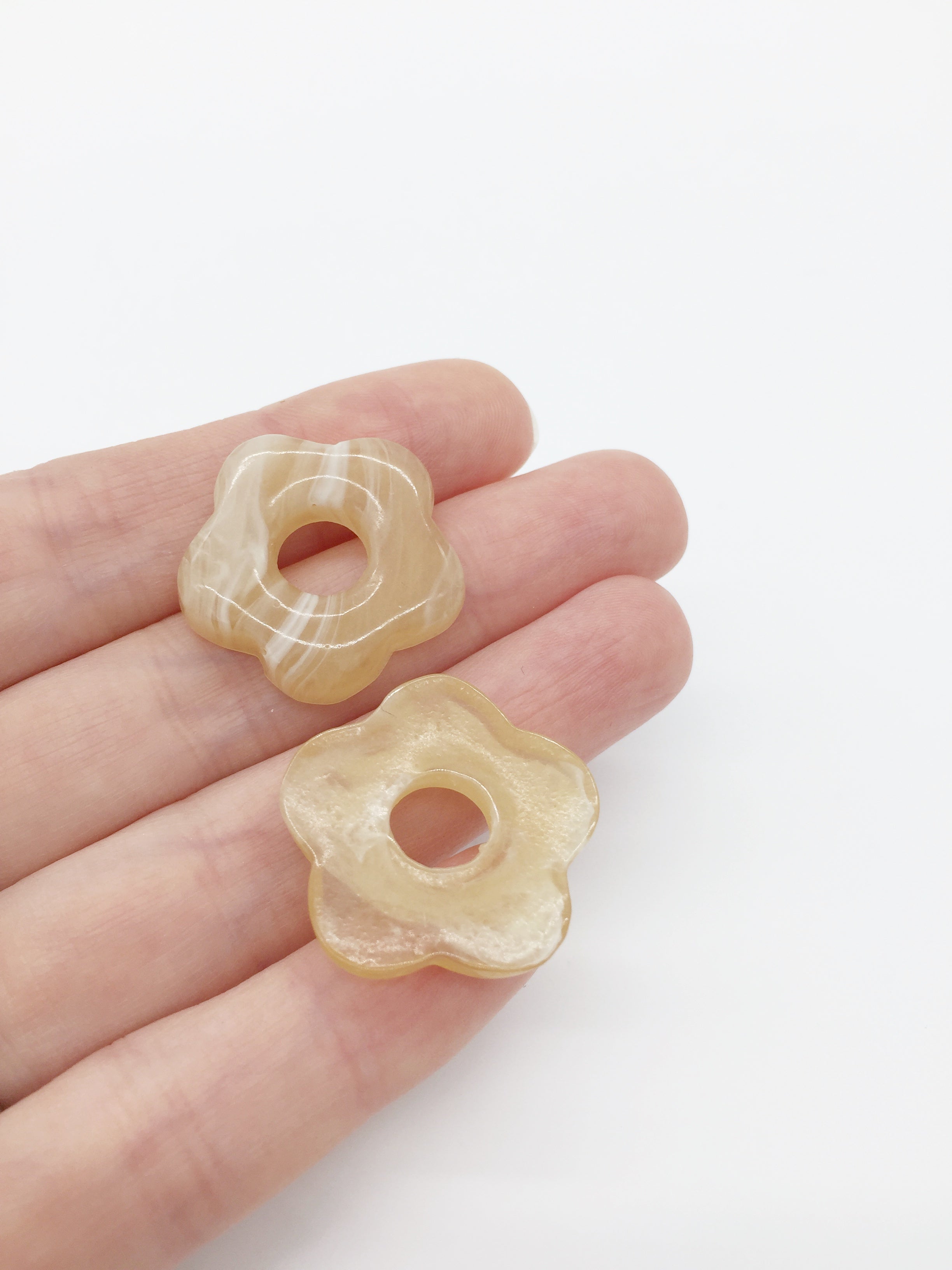 2 x Marbled Creme Caramel Resin Flower Beads, 26mm (0212)