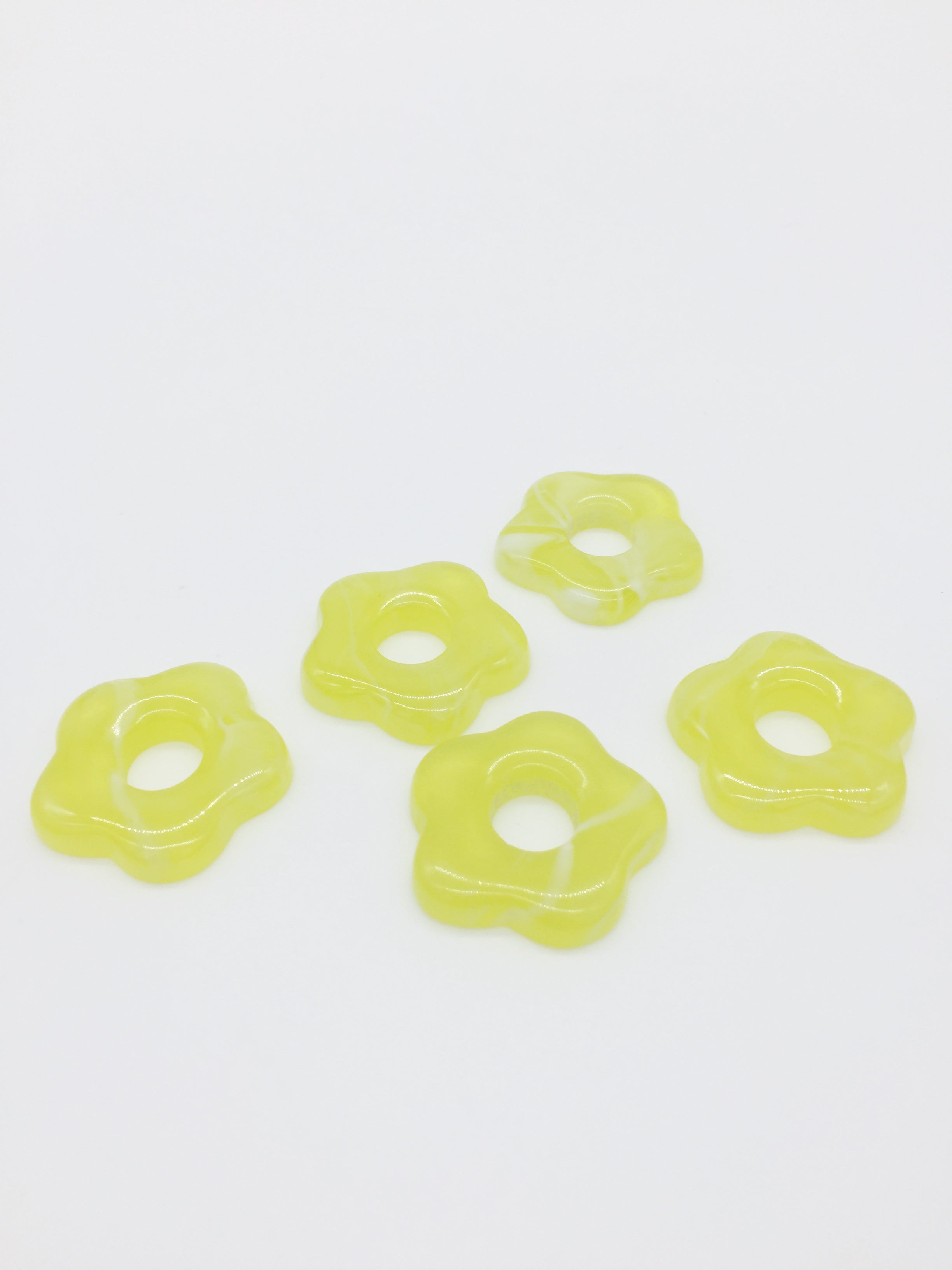 2 x Marbled Yellow Resin Flower Beads, 26mm (0213)