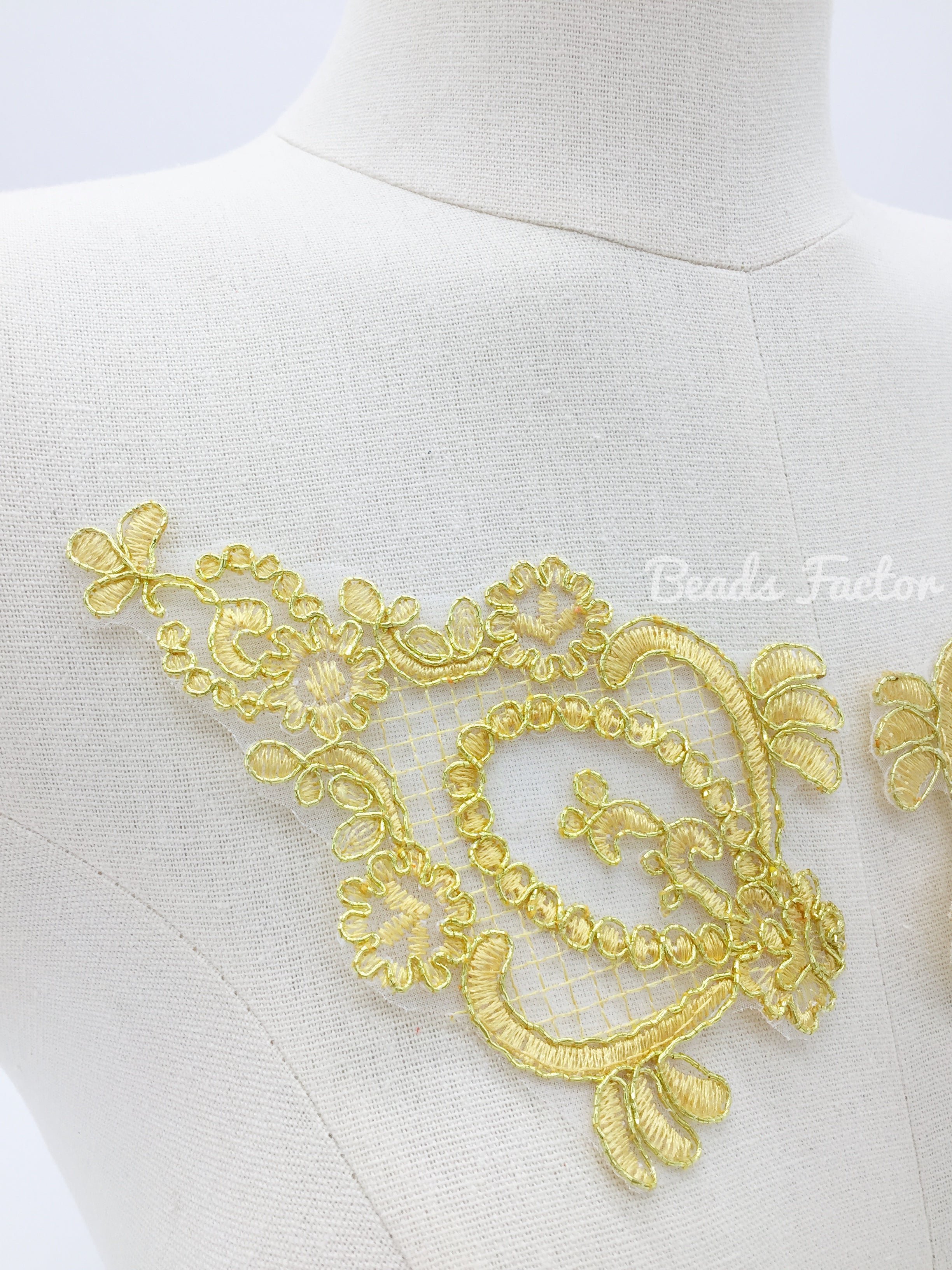 1 pair x Gold Corded Lace Appliques, 9.5x15cm