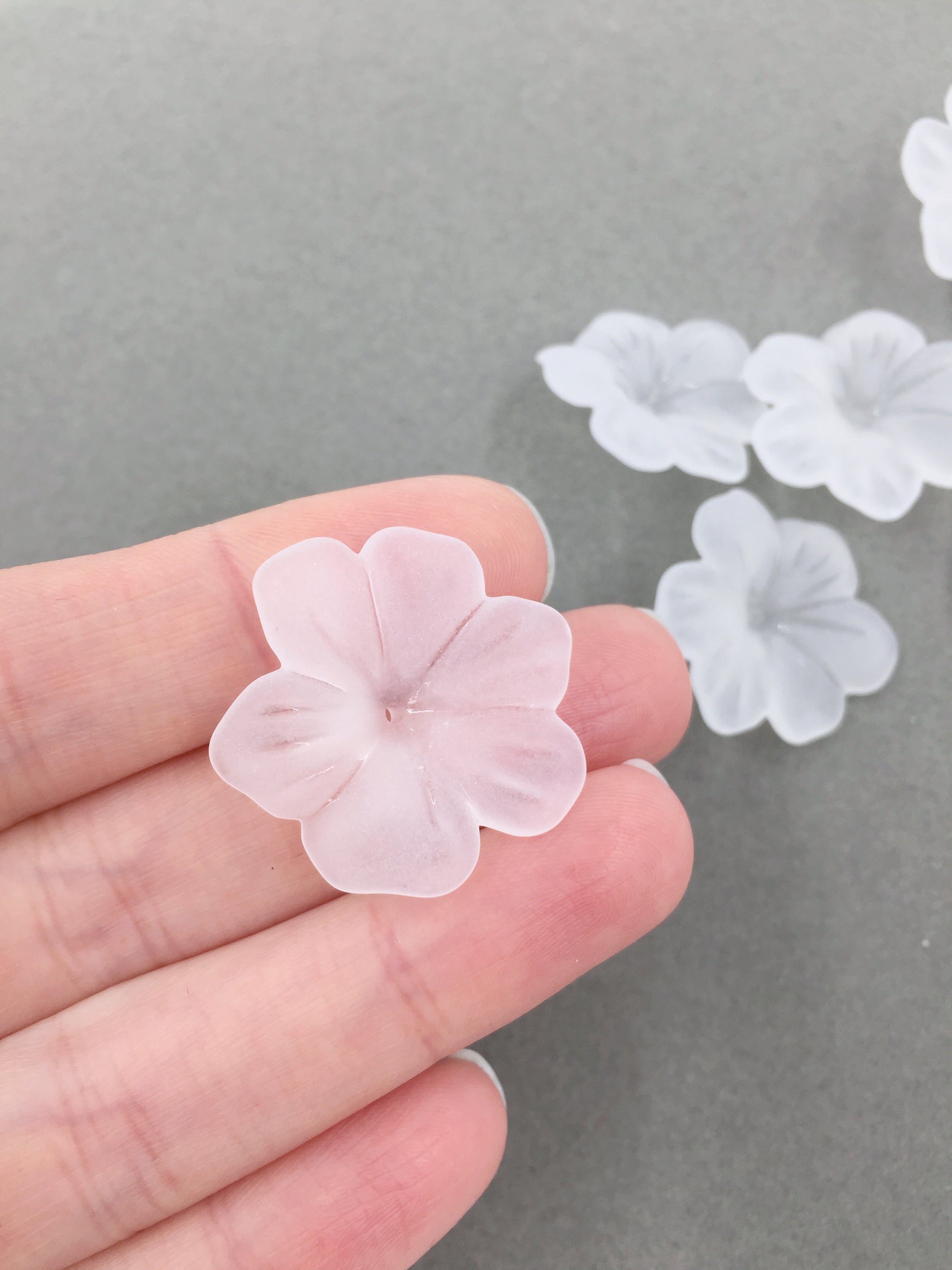 10 x Frosted White Flower Beads, Semi-transparent Lucite Flowers, 26x29mm