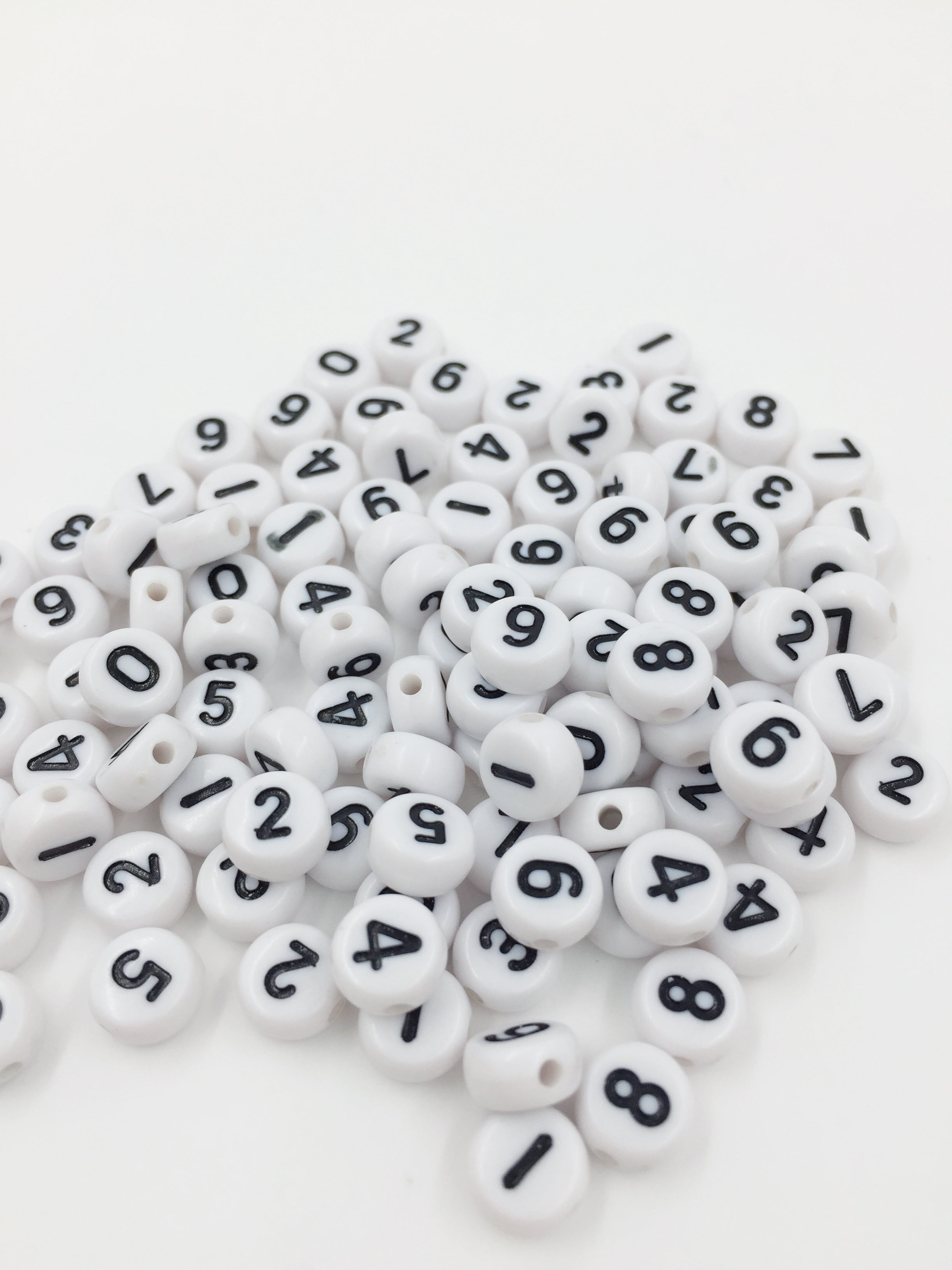 100 x Opaque White Round Number Beads, 7mm (0916)