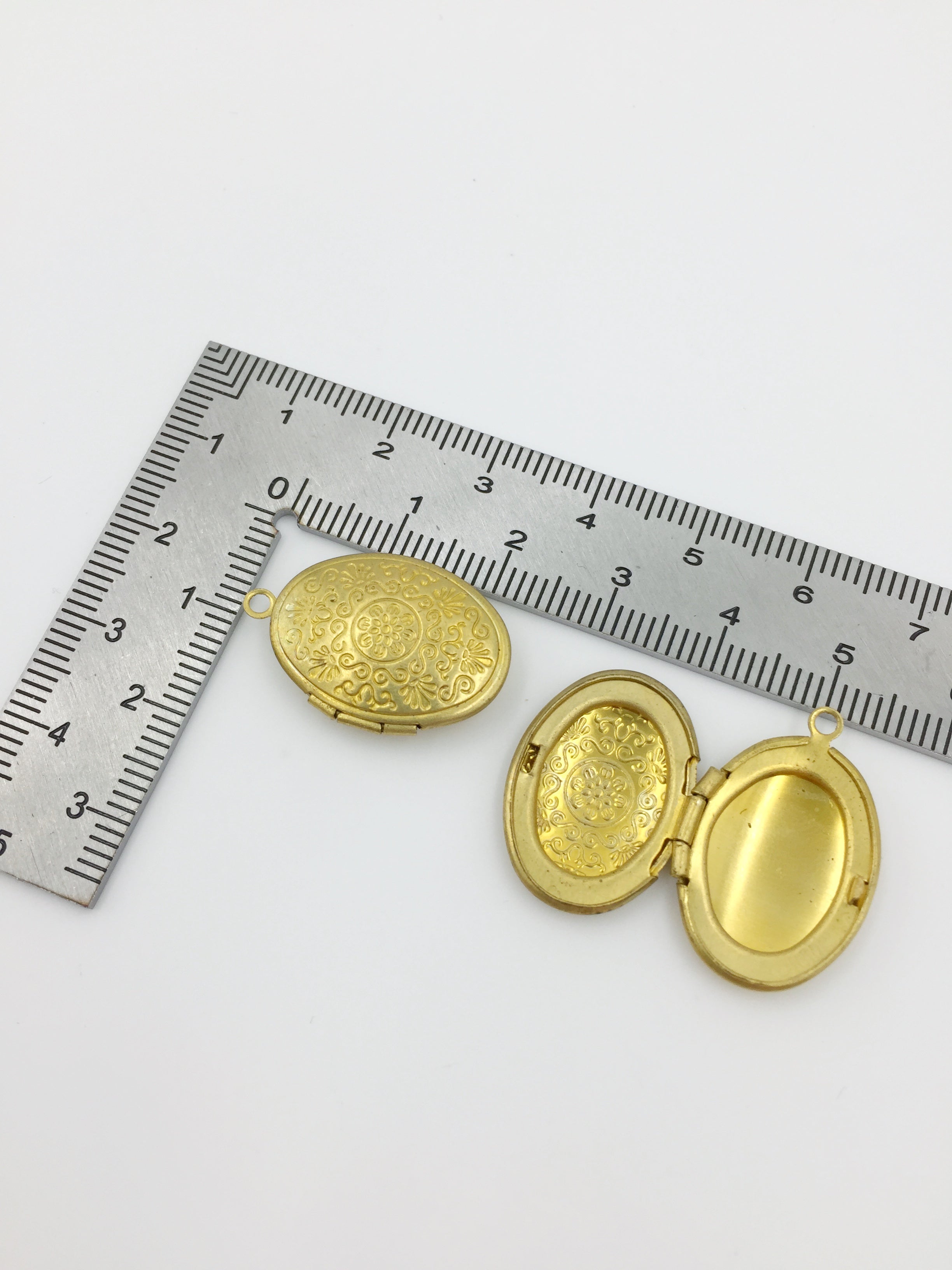 5 x Raw Brass Oval Locket Pendants with Embossed Floral Pattern, 16x24mm
