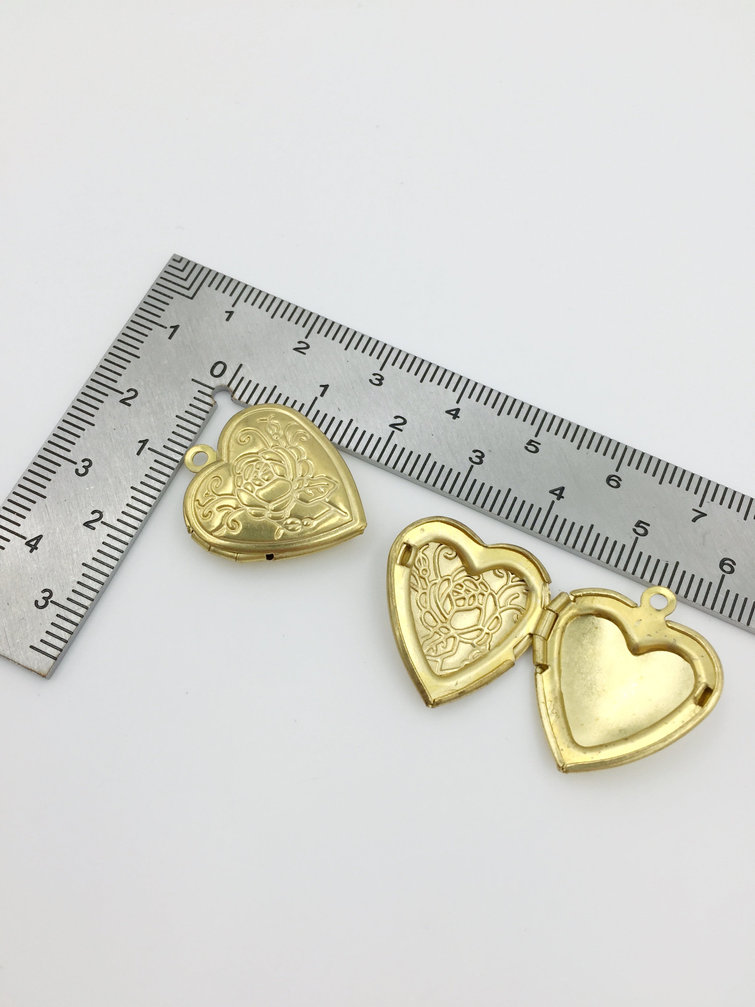 4 x Vintage Heart Locket Pendants with Embossed Rose Pattern, 19x22mm