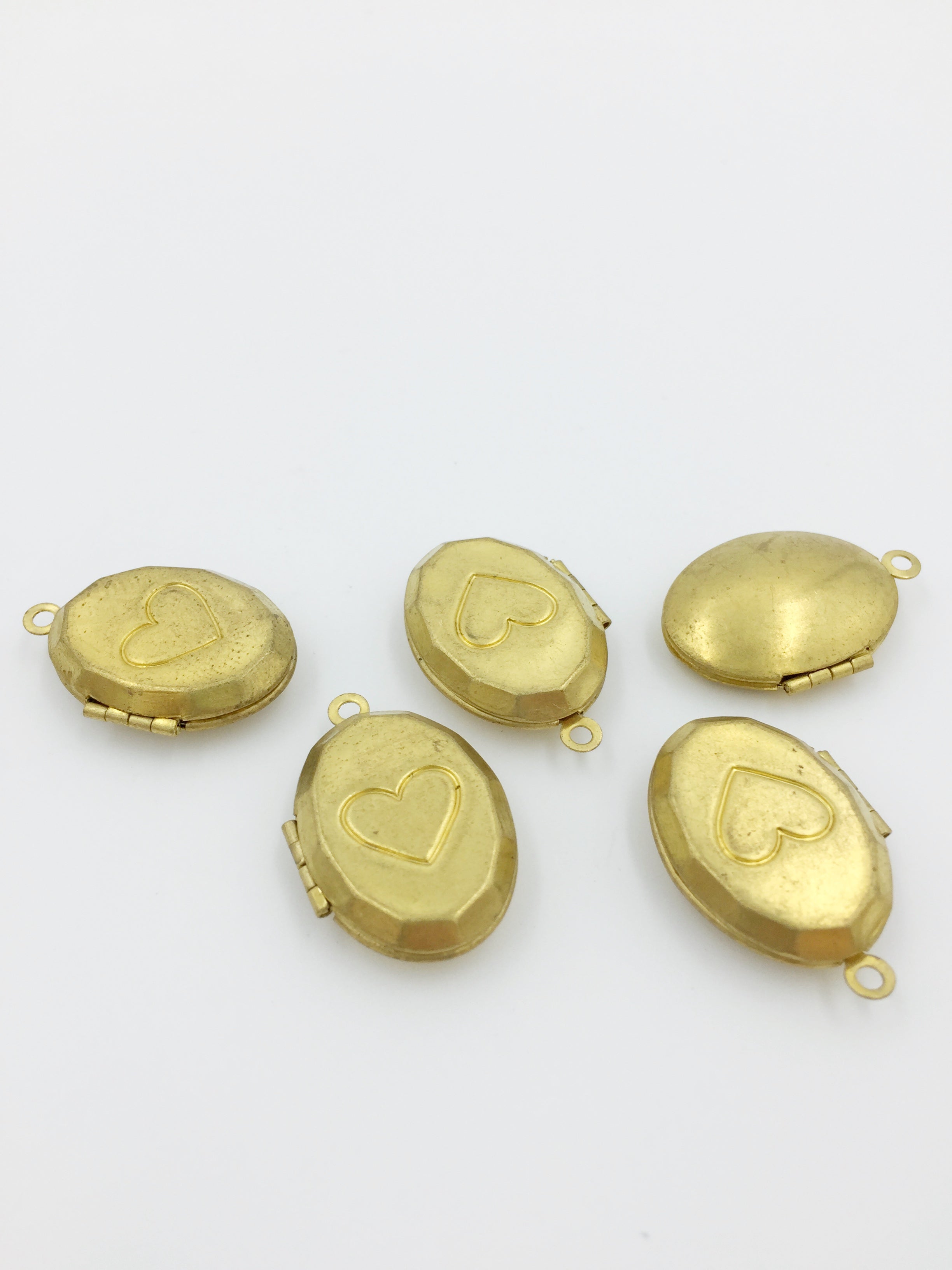 5 x Vintage Raw Brass Oval Locket Pendants with Embossed Heart Pattern, 16x24mm
