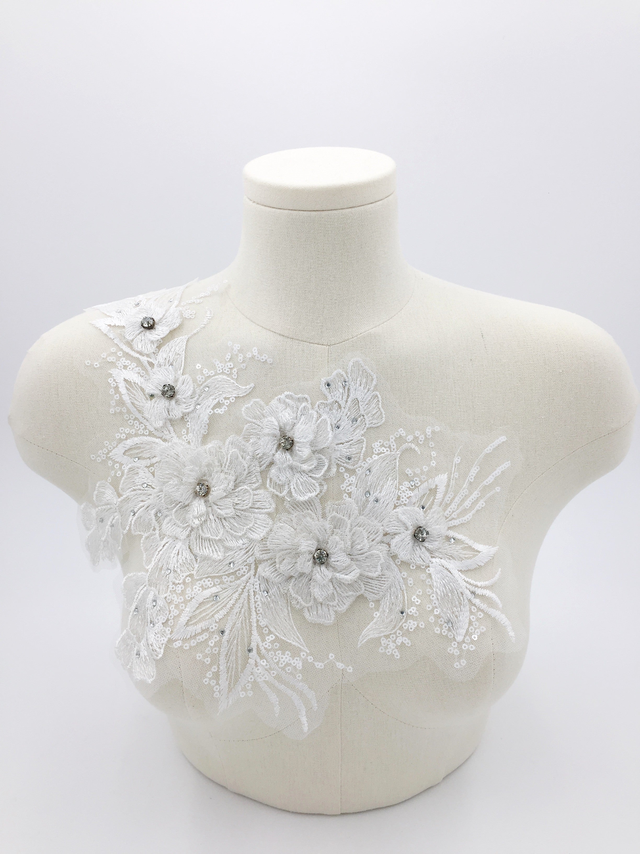 Vintage White Embroidered Floral Lace Applique, 37x25cm