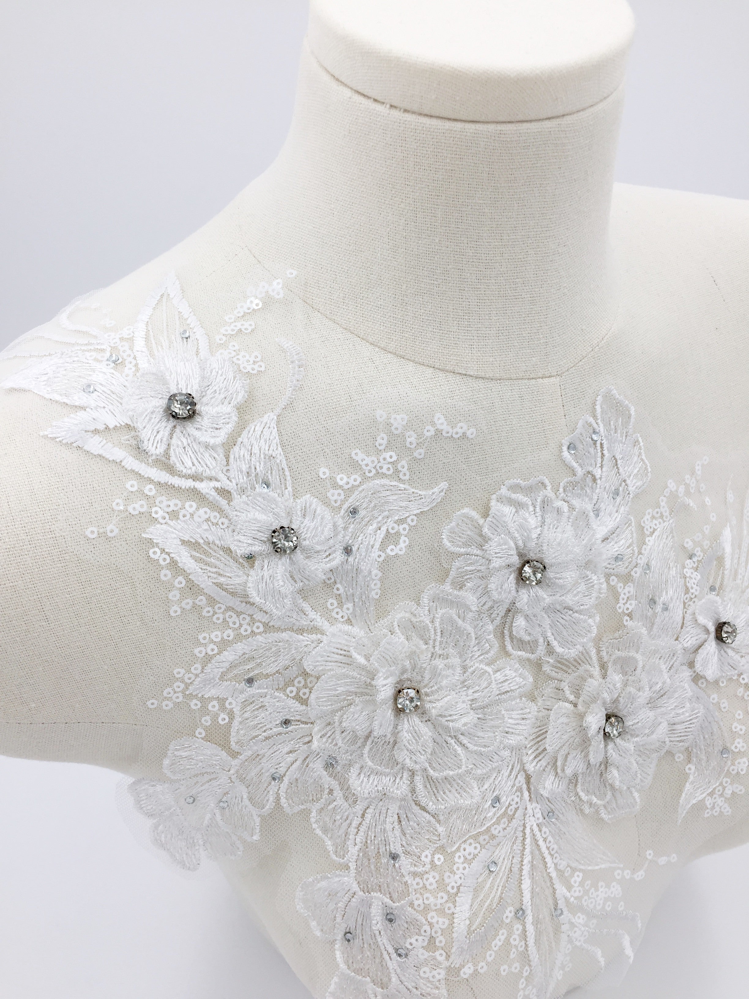 Vintage White Embroidered Floral Lace Applique, 37x25cm