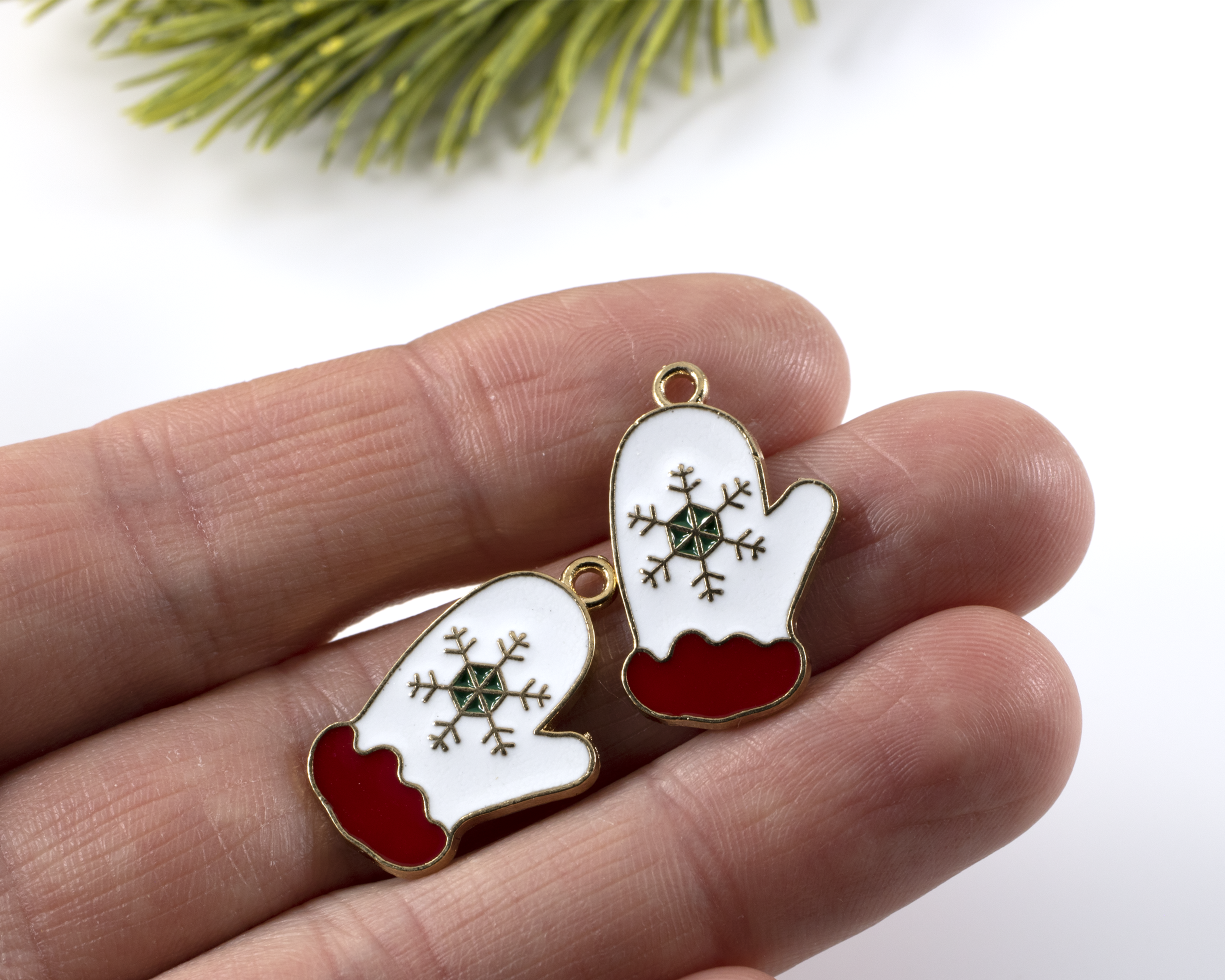 10 x Christmas Santa's Mitten Charms, Gold Base (2895)