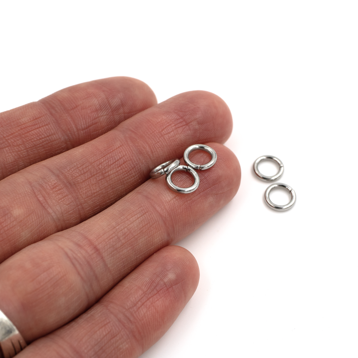 100 x Saw Cut Stainless Steel Jump Rings, 8x1.4mm