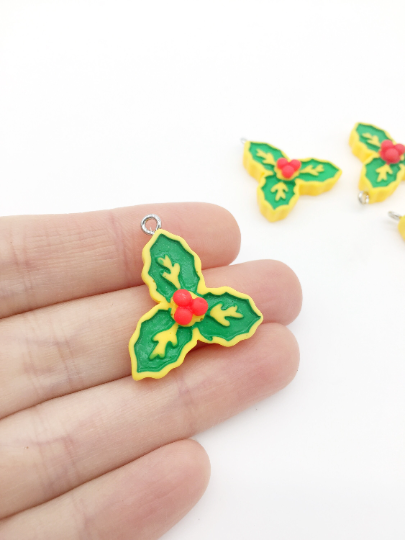 1 x Resin Holly Berries Cookie Pendant, 28x26mm (3366)