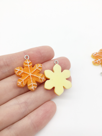 1 x Resin Gingerbread Snowflake Pendant, 30x22mm (3362)