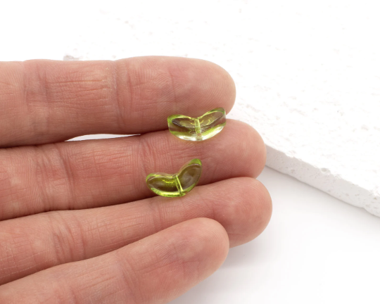 20 x Green Double Leaf Shaped Glass Beads, 13x6mm (3839)