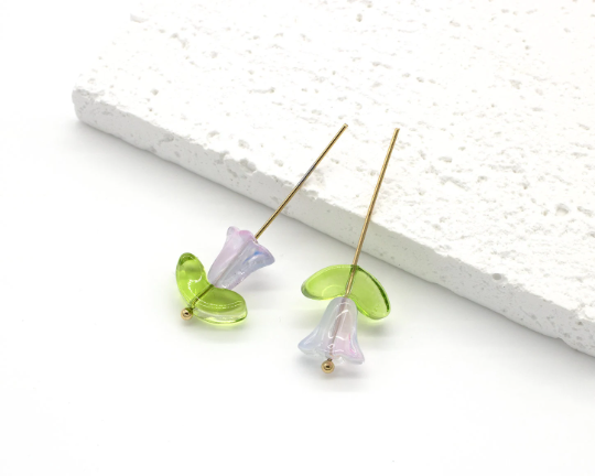 20 x Green Double Leaf Shaped Glass Beads, 13x6mm (3839)