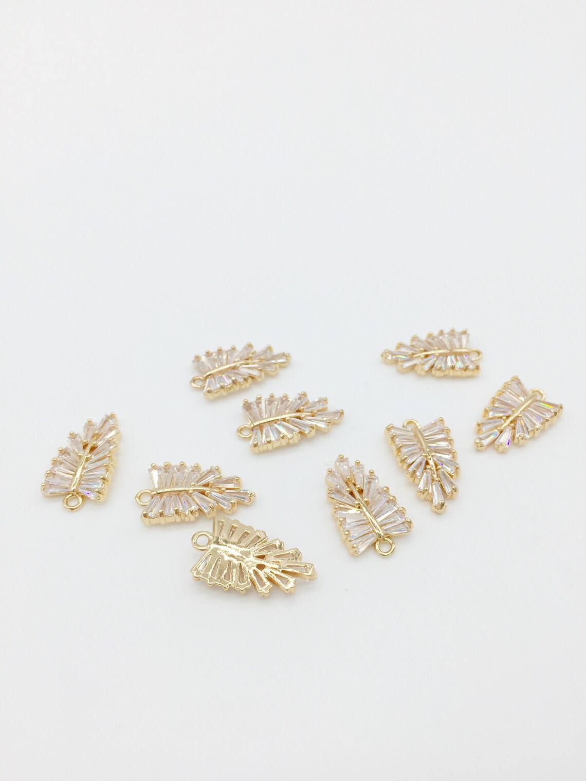 1 x 24K Gold Plated Cubic Zirconia Palm Leaf Shaped Pendant, 18x10mm (0307G)