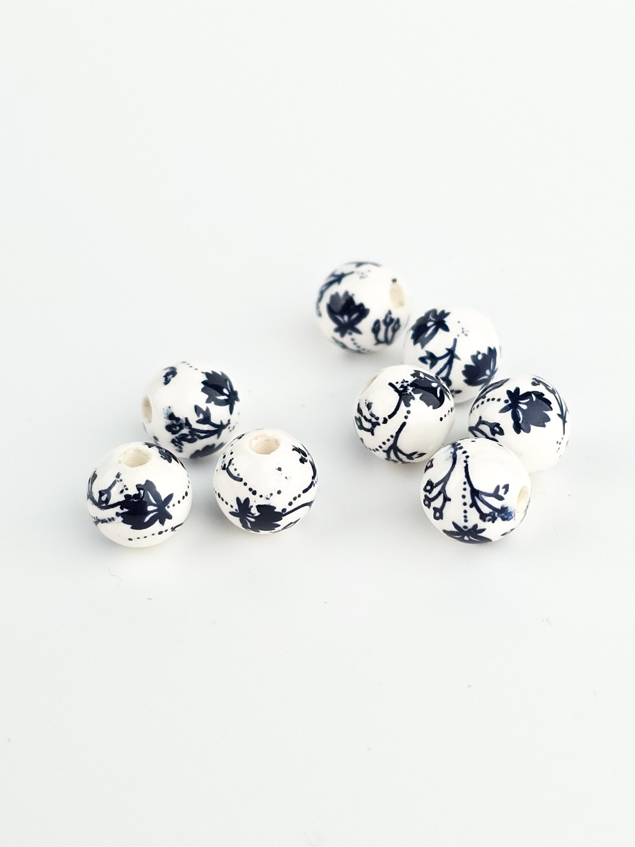 6 x Round White Ceramic Beads with Navy Blue Floral Pattern, 8mm (0219)