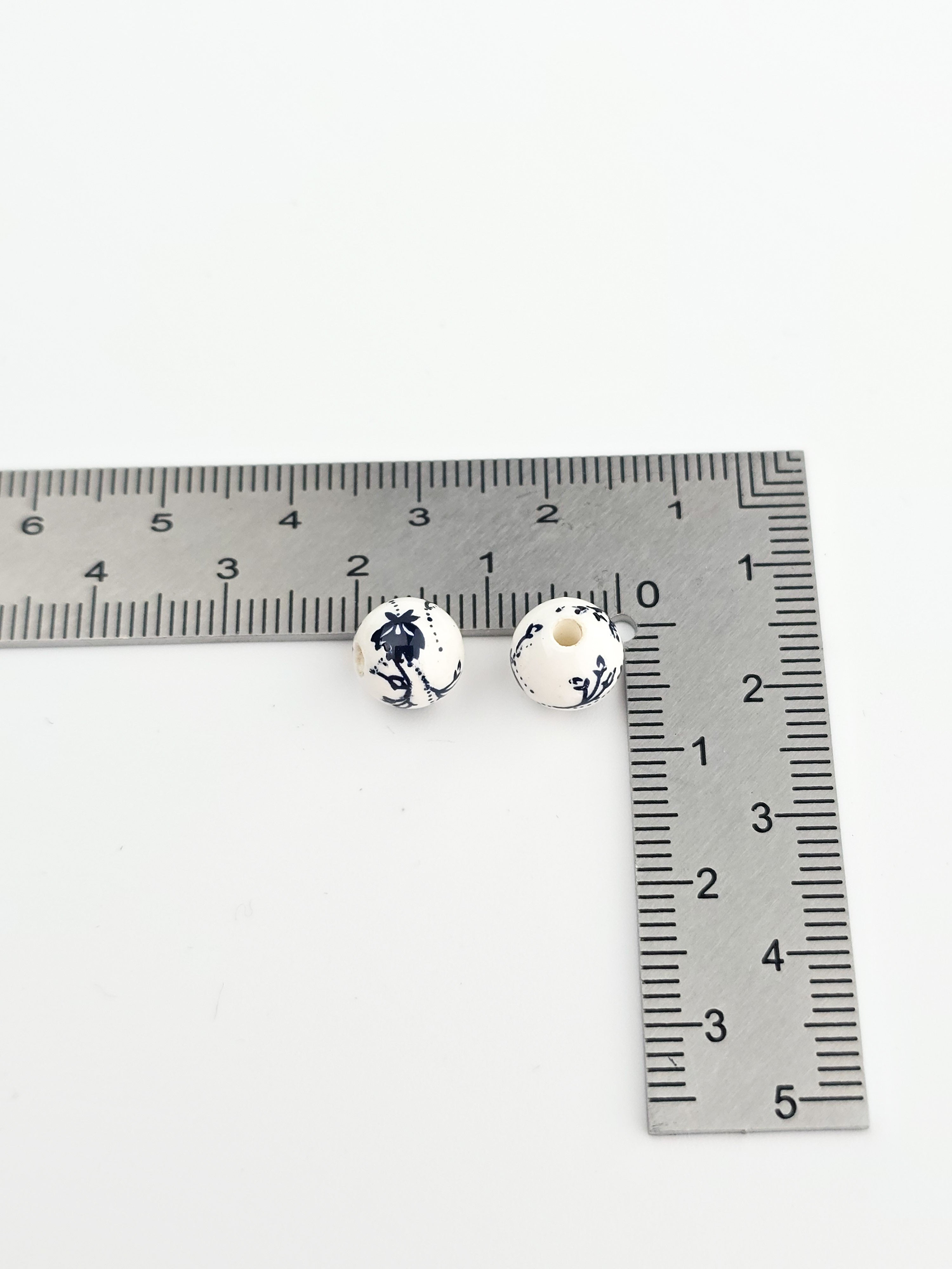 6 x Round White Ceramic Beads with Navy Blue Floral Pattern, 8mm (0219)