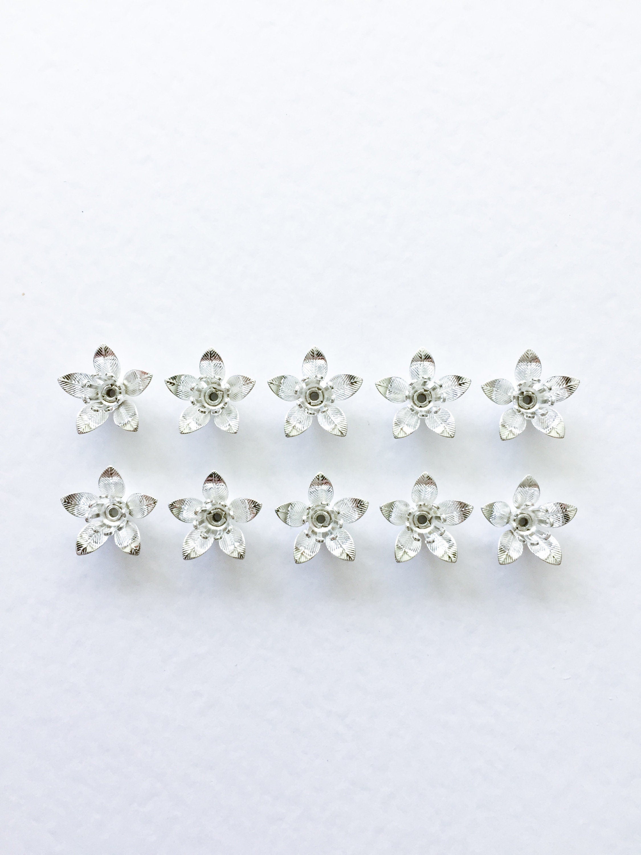 10 x Silver Plated Flower Bead Caps, 13x7mm (0688)