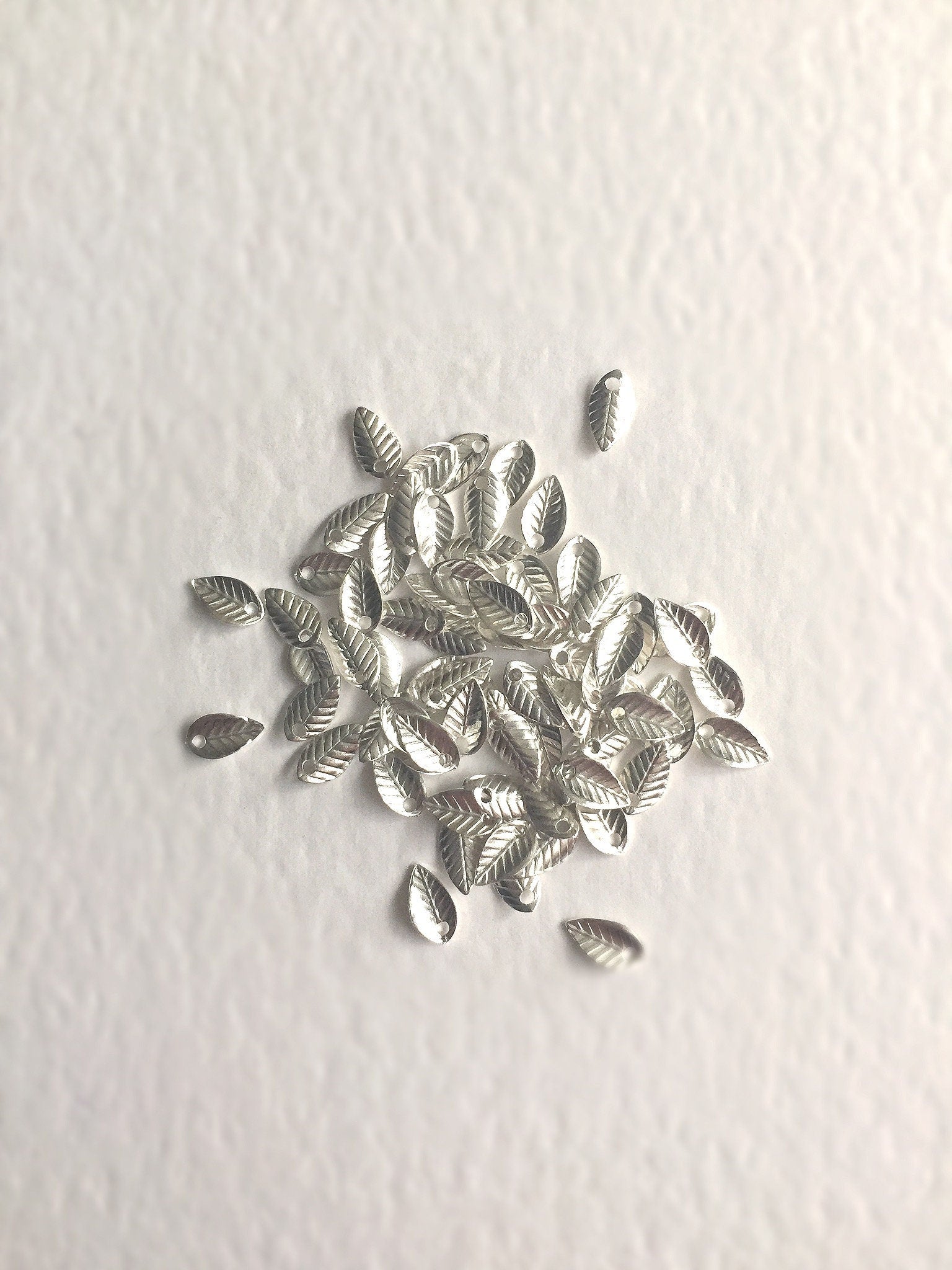 50 x Tiny Bright Silver Metal Leaf Charms, 4x7mm (0092)