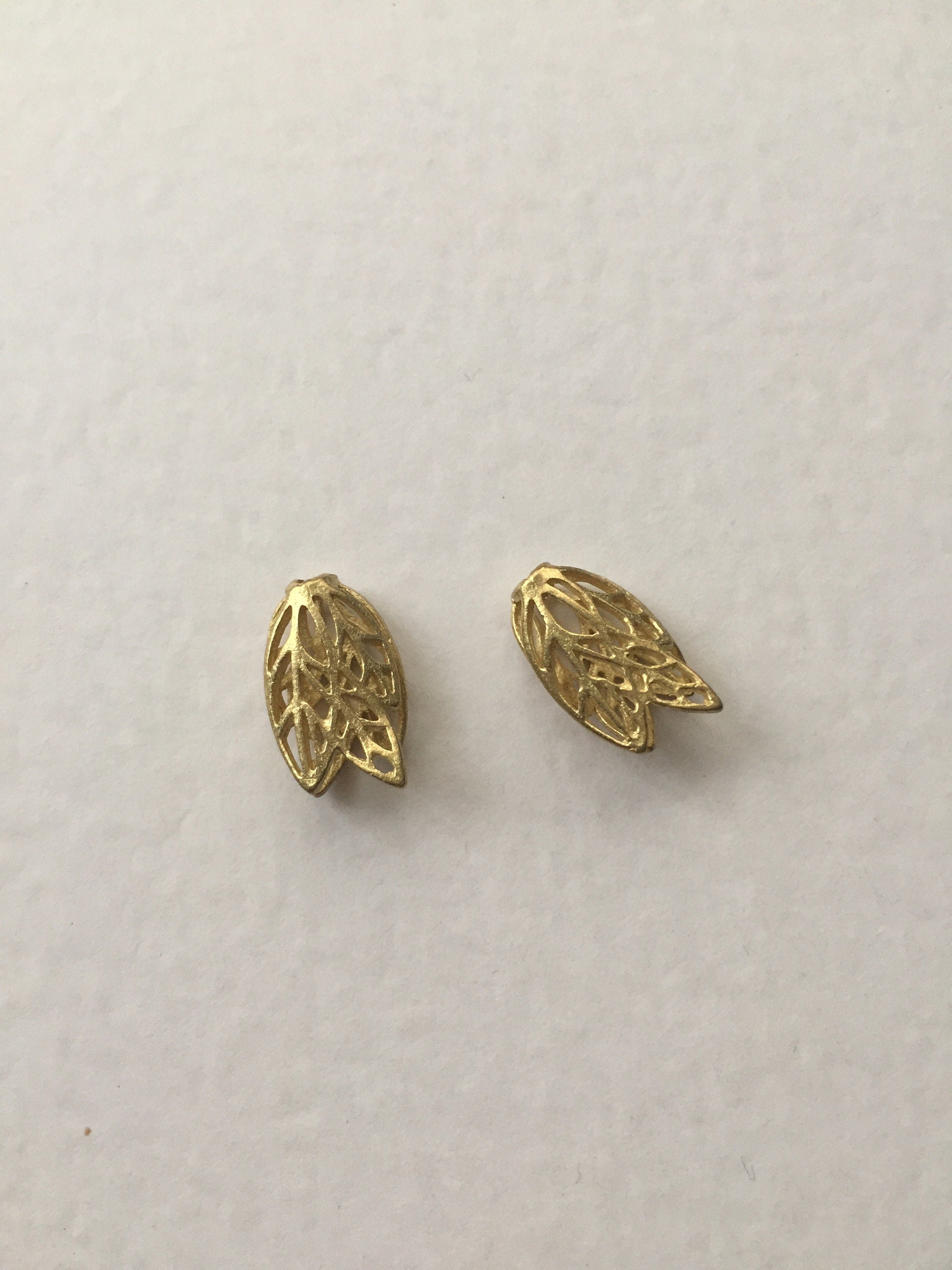 1 pair x Ornate Raw Brass Bead Caps for Flat Oval Beads, 14x9mm (0567)