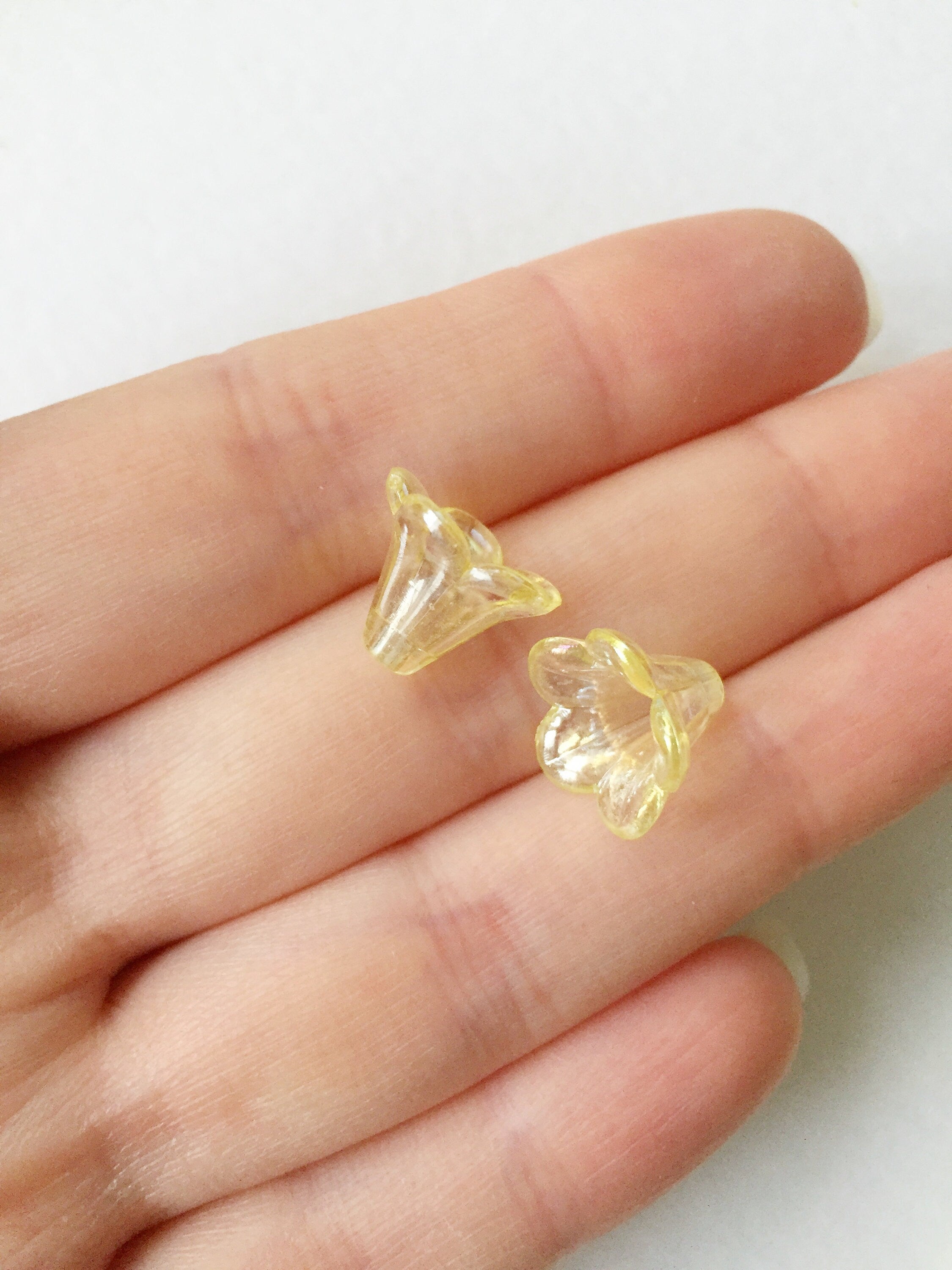 20 x AB Light Yellow Bell Flower Beads, 14x12mm Yellow Lucite Flowers