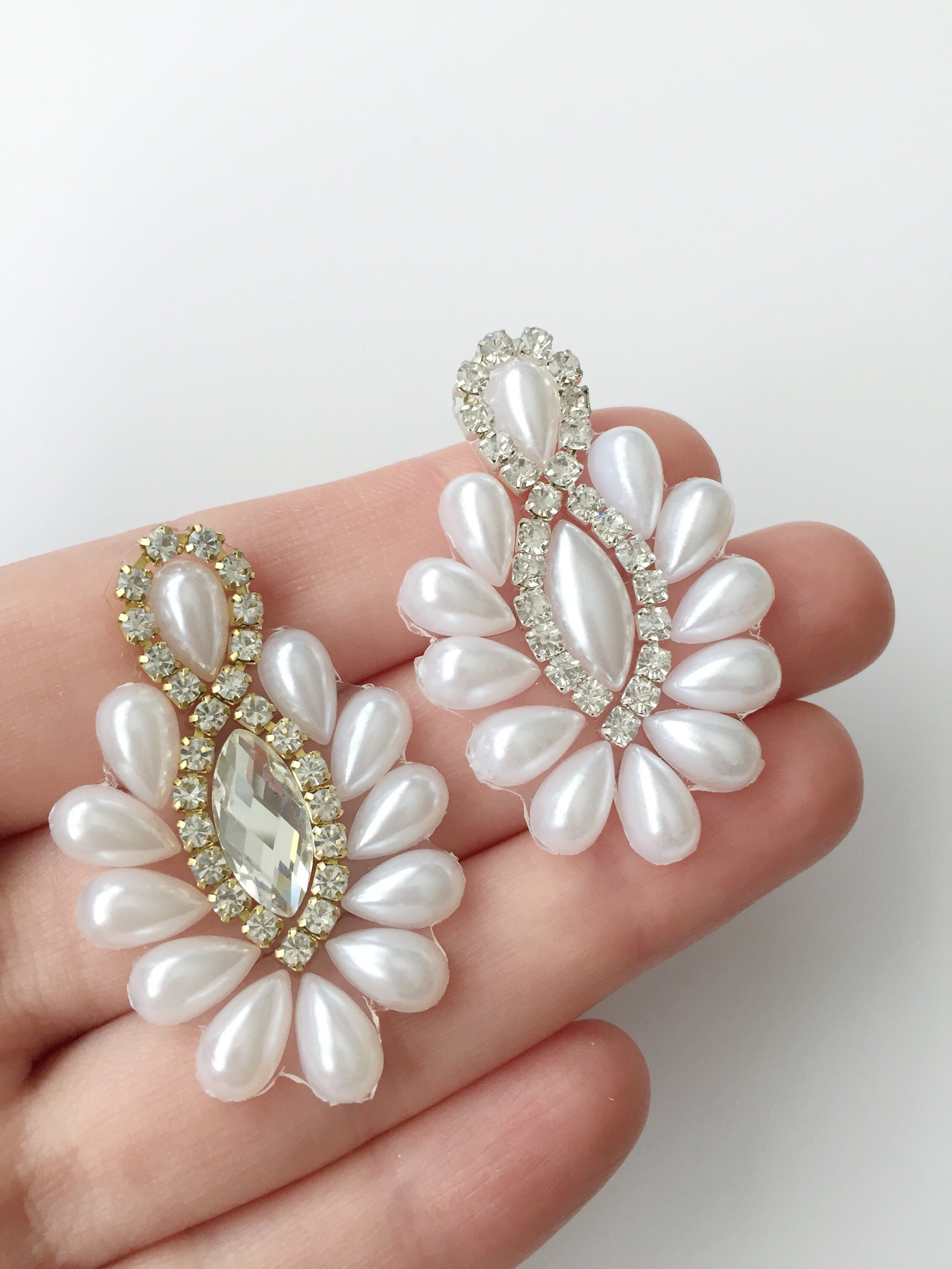 1 x Pearl and Crystal Appliqué, 46x28mm Hot Fix Pearl Appliqué