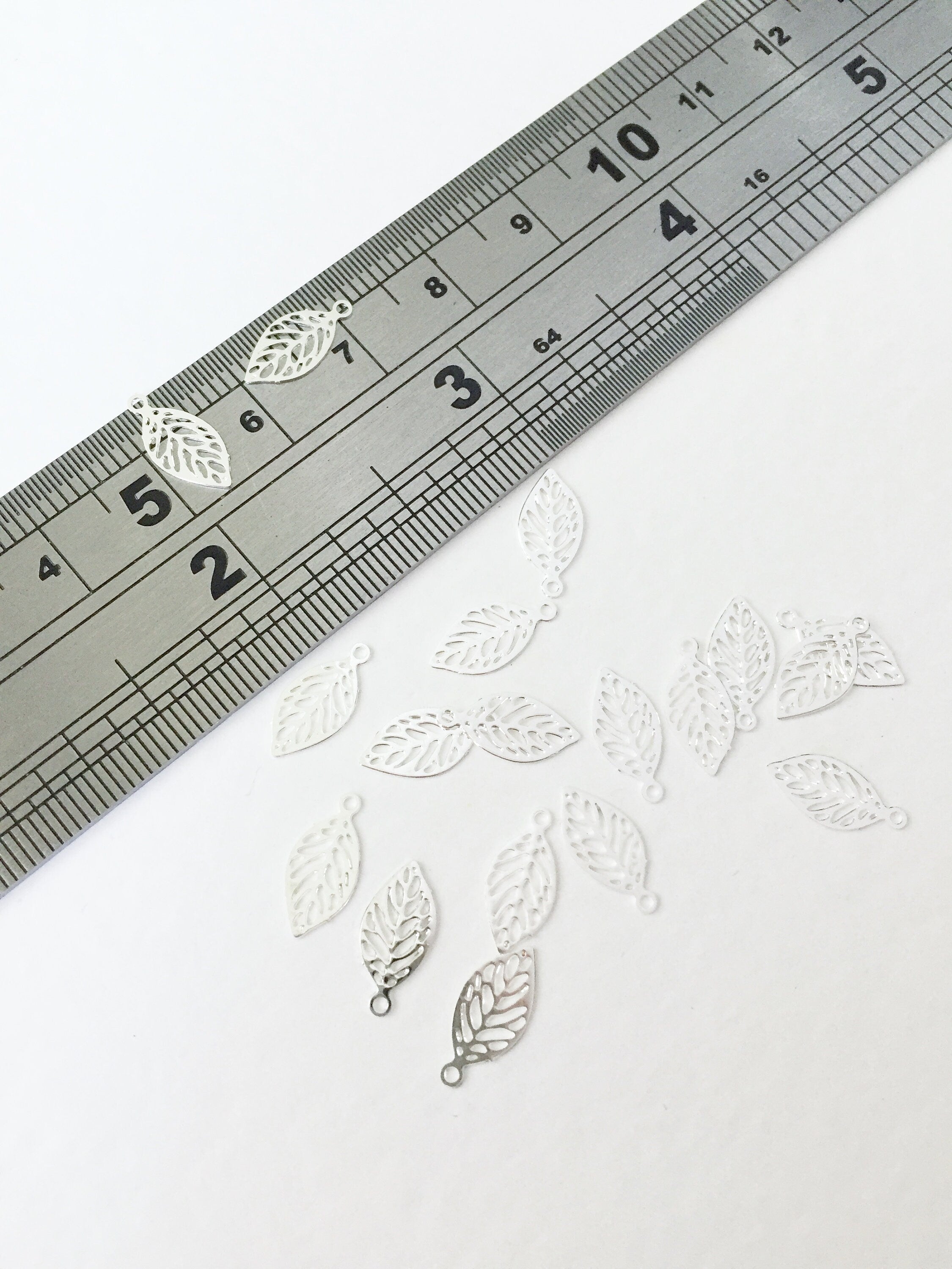 10 x Tiny Silver Plated Filigree Leaf Pendants, 11.5x5.5mm (0467)
