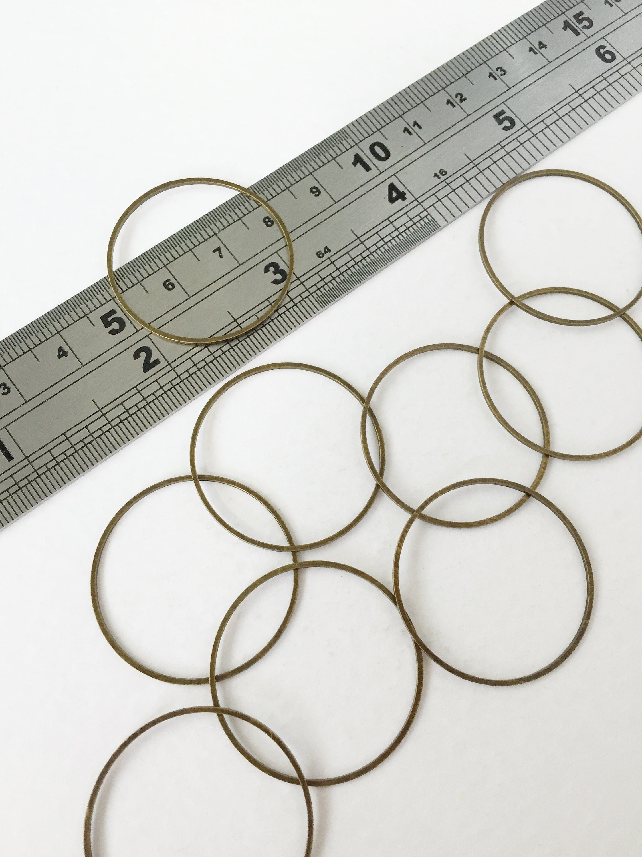 10 x Antique Bronze Round Linking Rings, 30mm (2458)