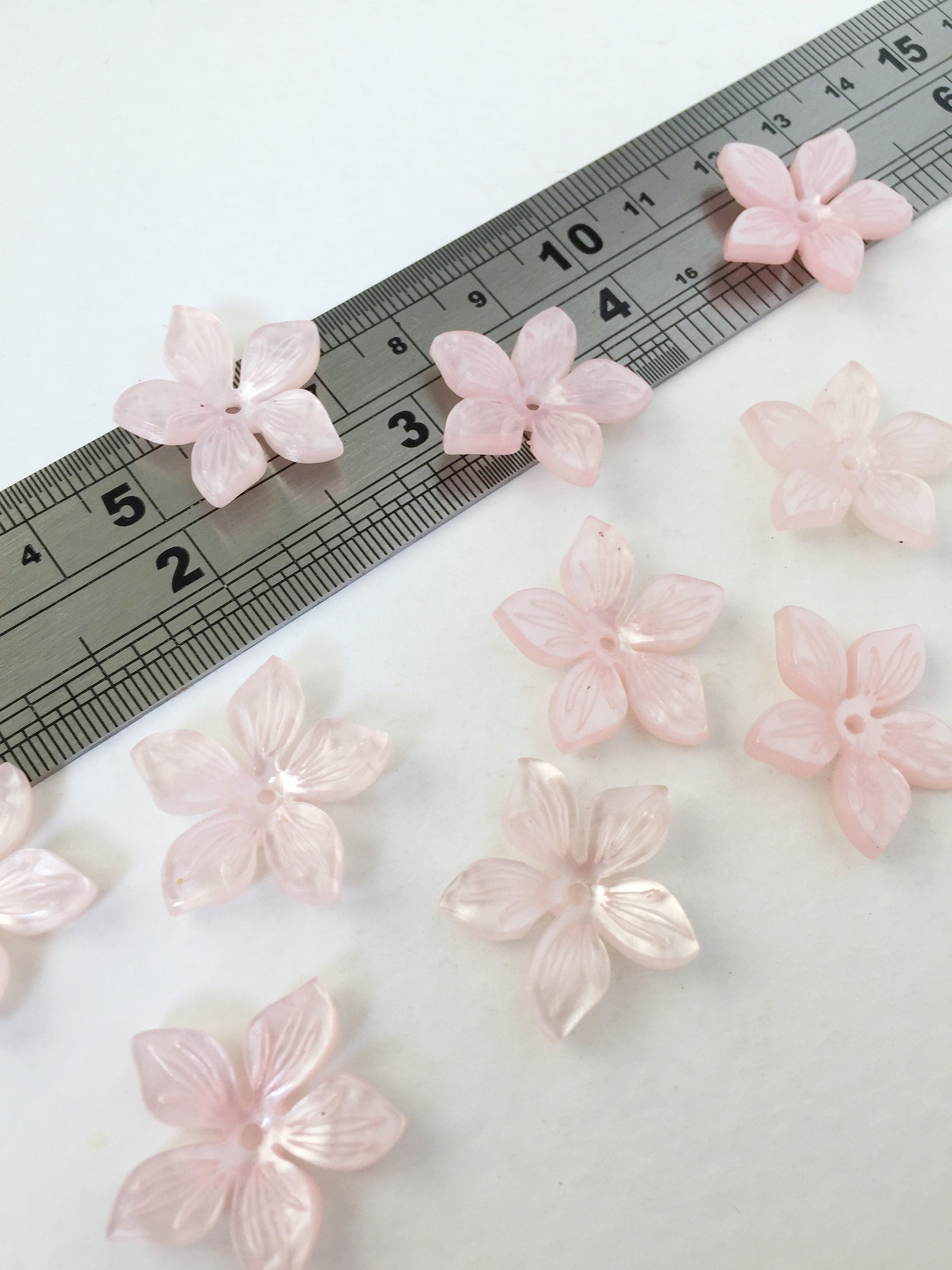 10 x 22mm Pearl Pink Flower Beads, Cellulose Acetate Flowers (3143)