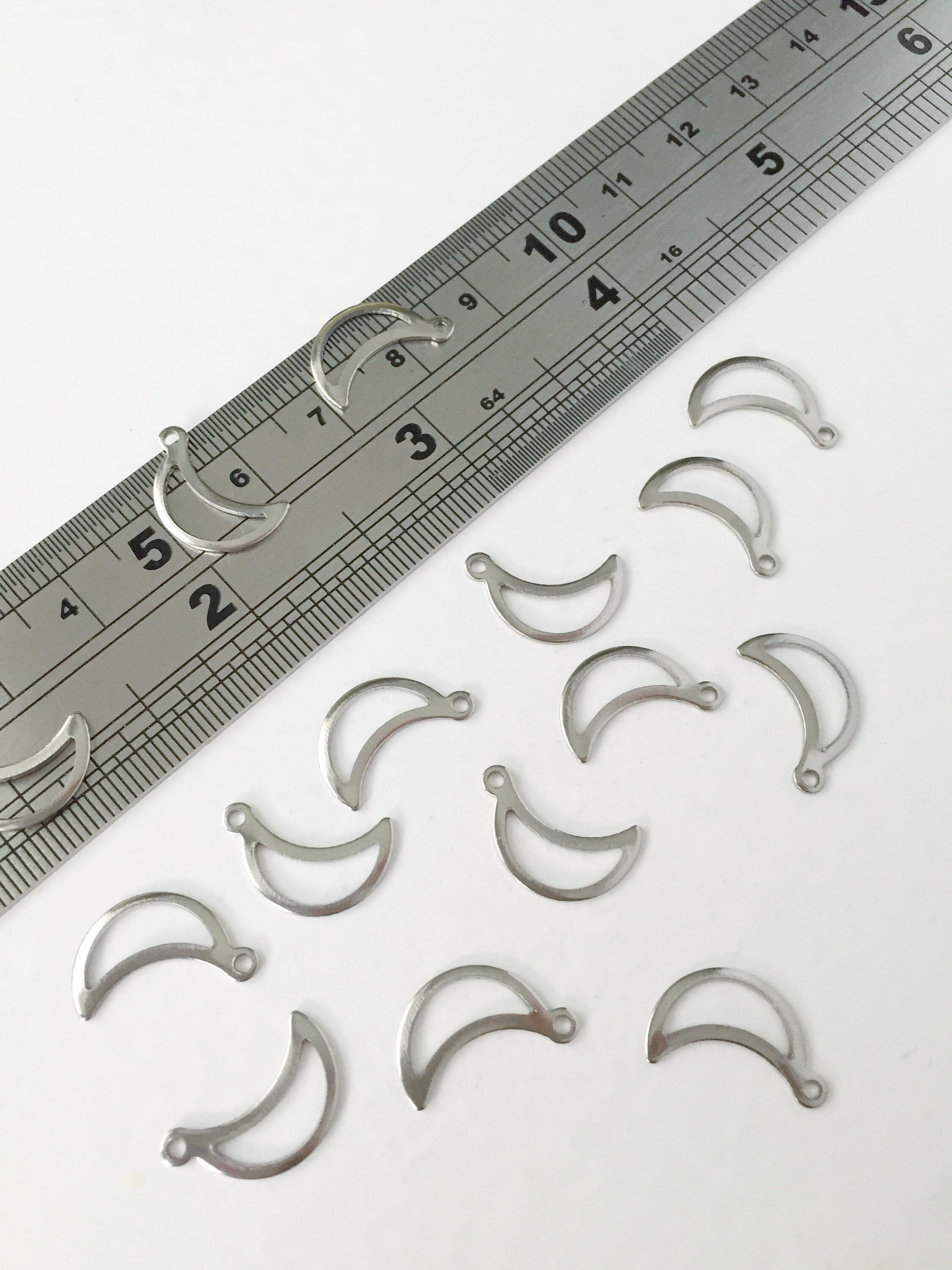 12 x Stainless Steel Openwork Crescent Moon Charms, 15x9mm