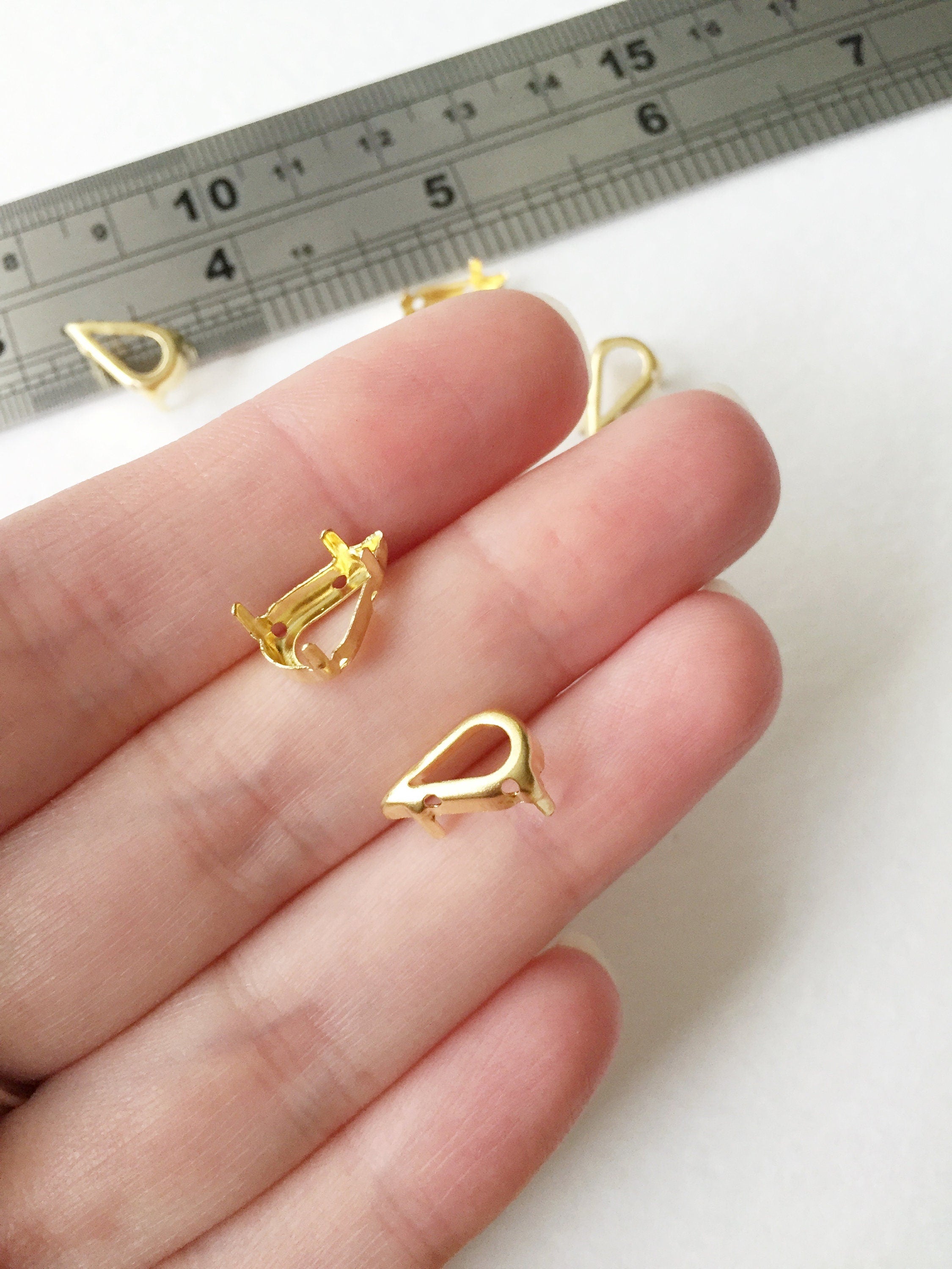 24 x Gold Tone Brass Setting for Pear Cut Stones, 8x13mm (3445)
