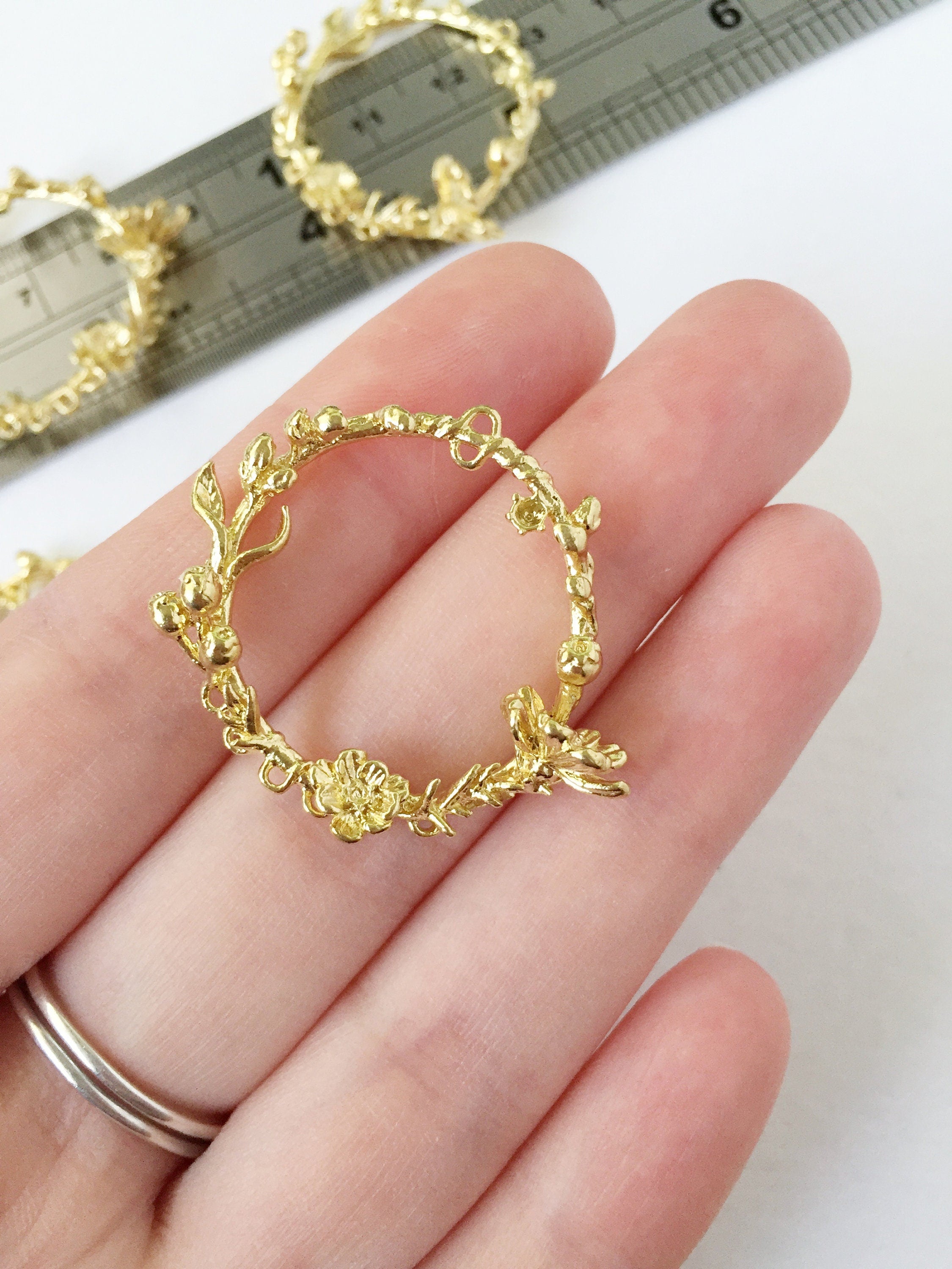 2 x Raw Brass Floral Vine Hoop Connectors, 30x36mm(0674)