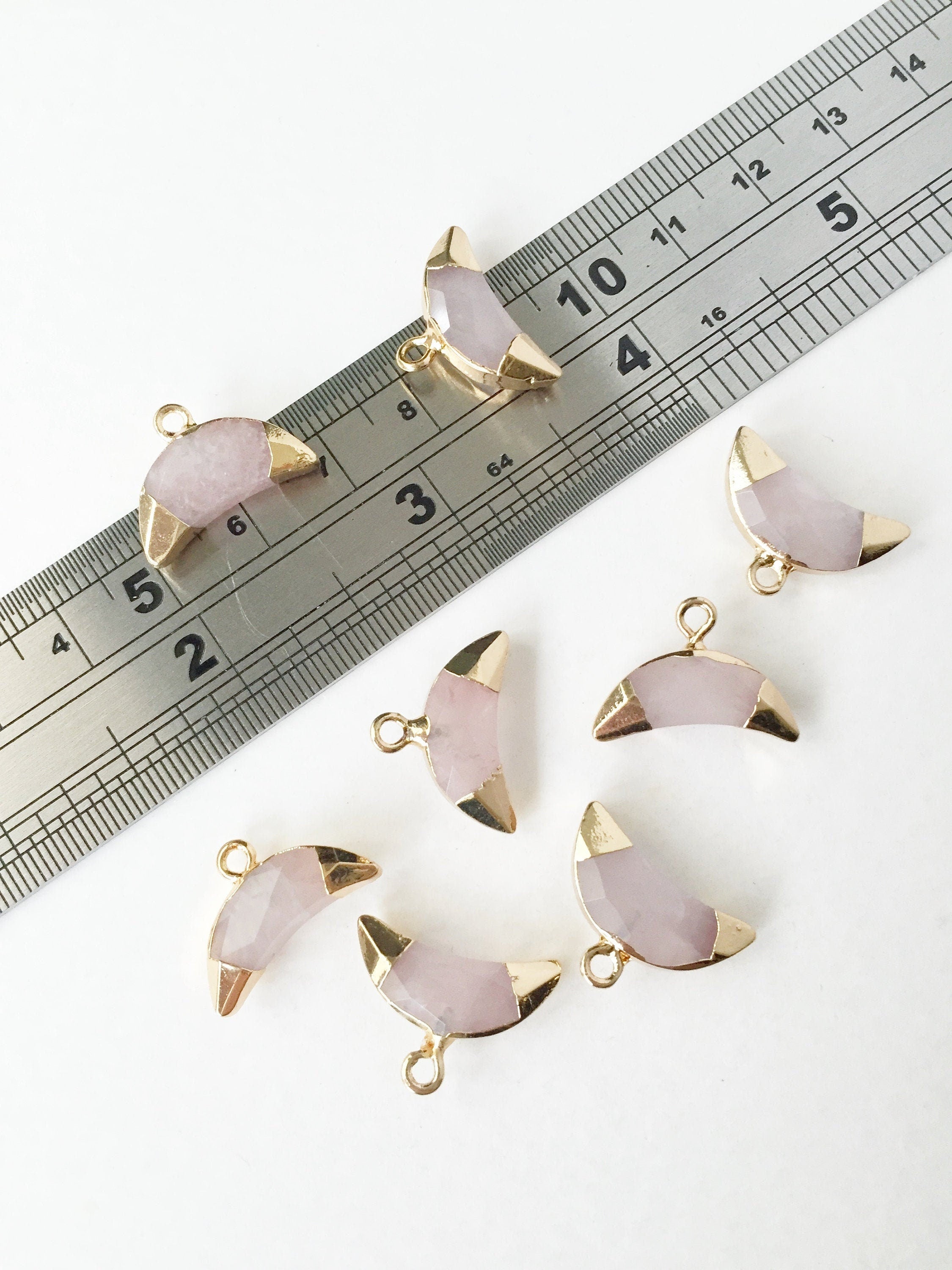 1 x Gold Plated Rose Quartz Crescent Moon Pendant, 19x8mm (0599)