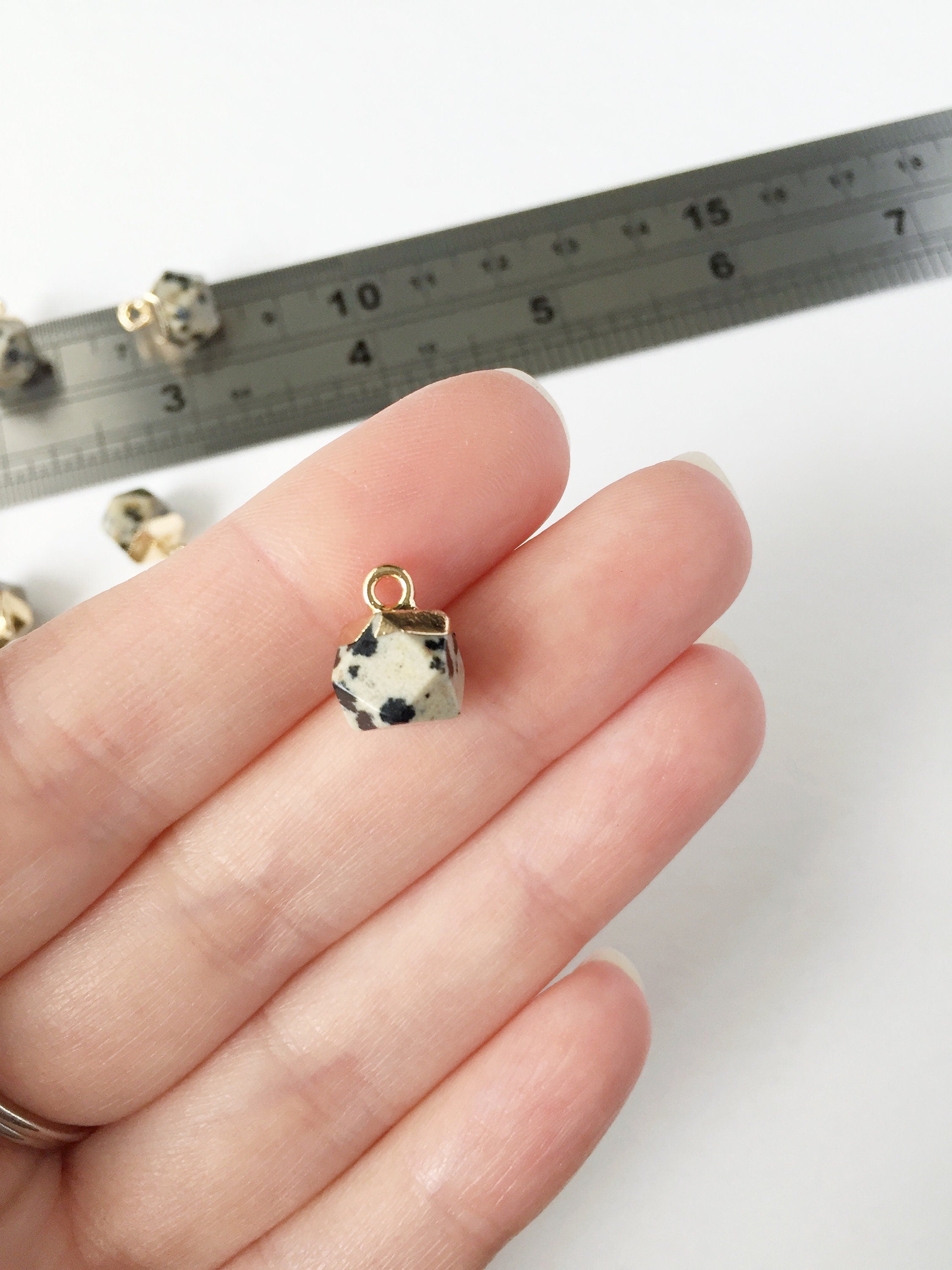 1 x Faceted Tiny Dalmatian Jasper Pendant, 12x8mm (0578)