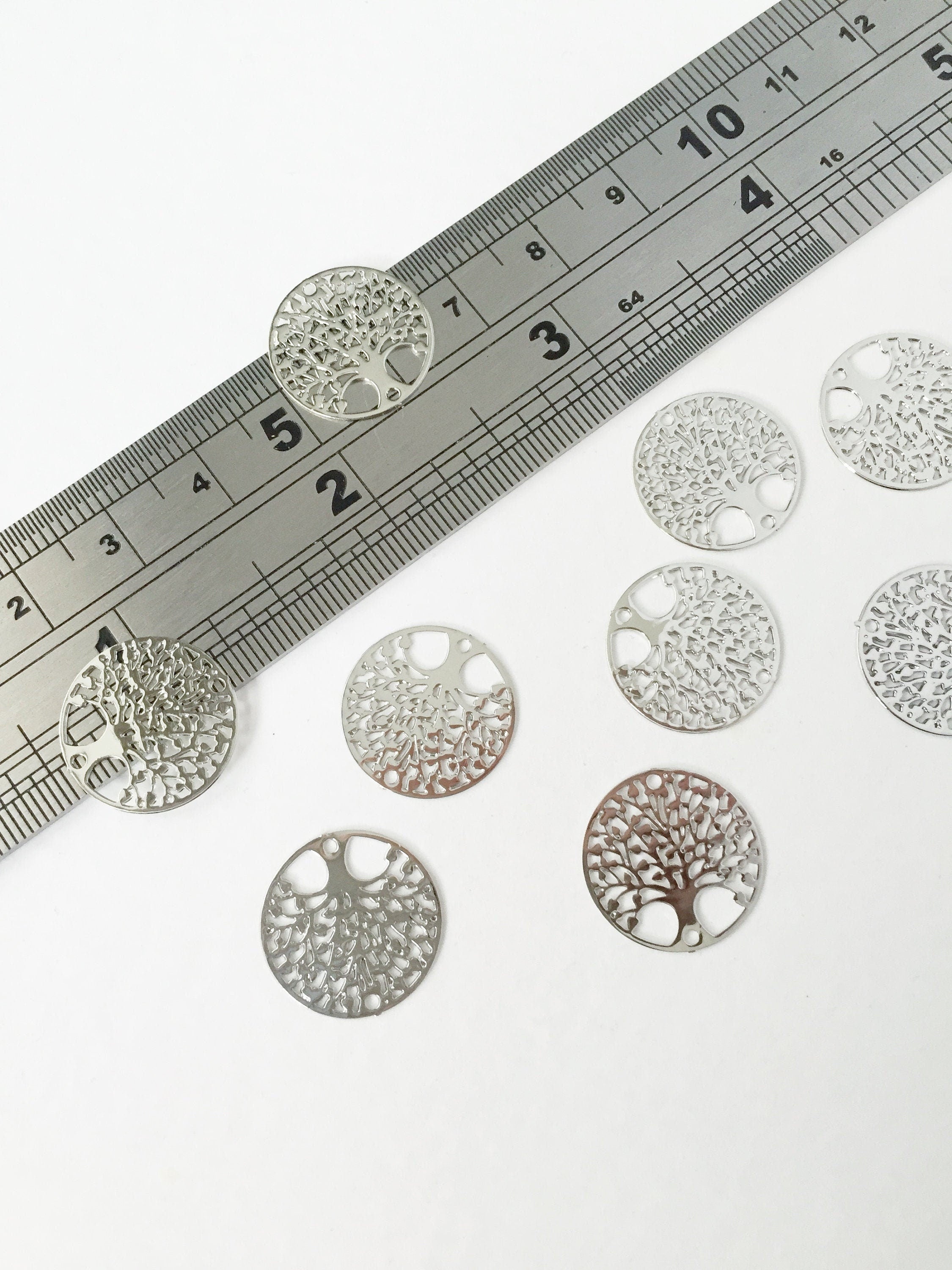 10 x Platinum Plated Laser Cut Round Tree Connectors, 16mm Etched Metal Links (0581)