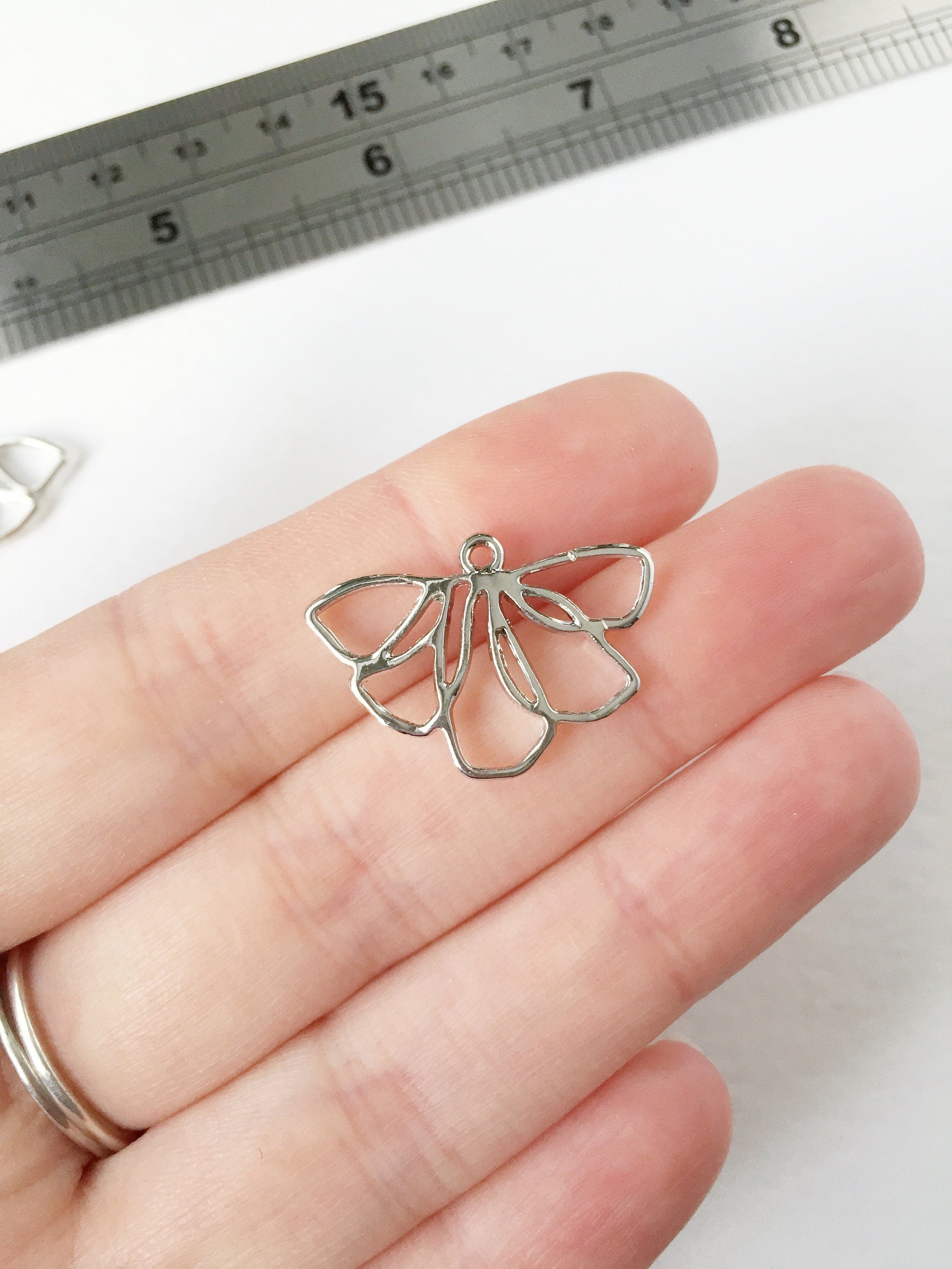 6 x Platinum Plated Flower Pendants, 26x18mm Half Flower Links (0869)