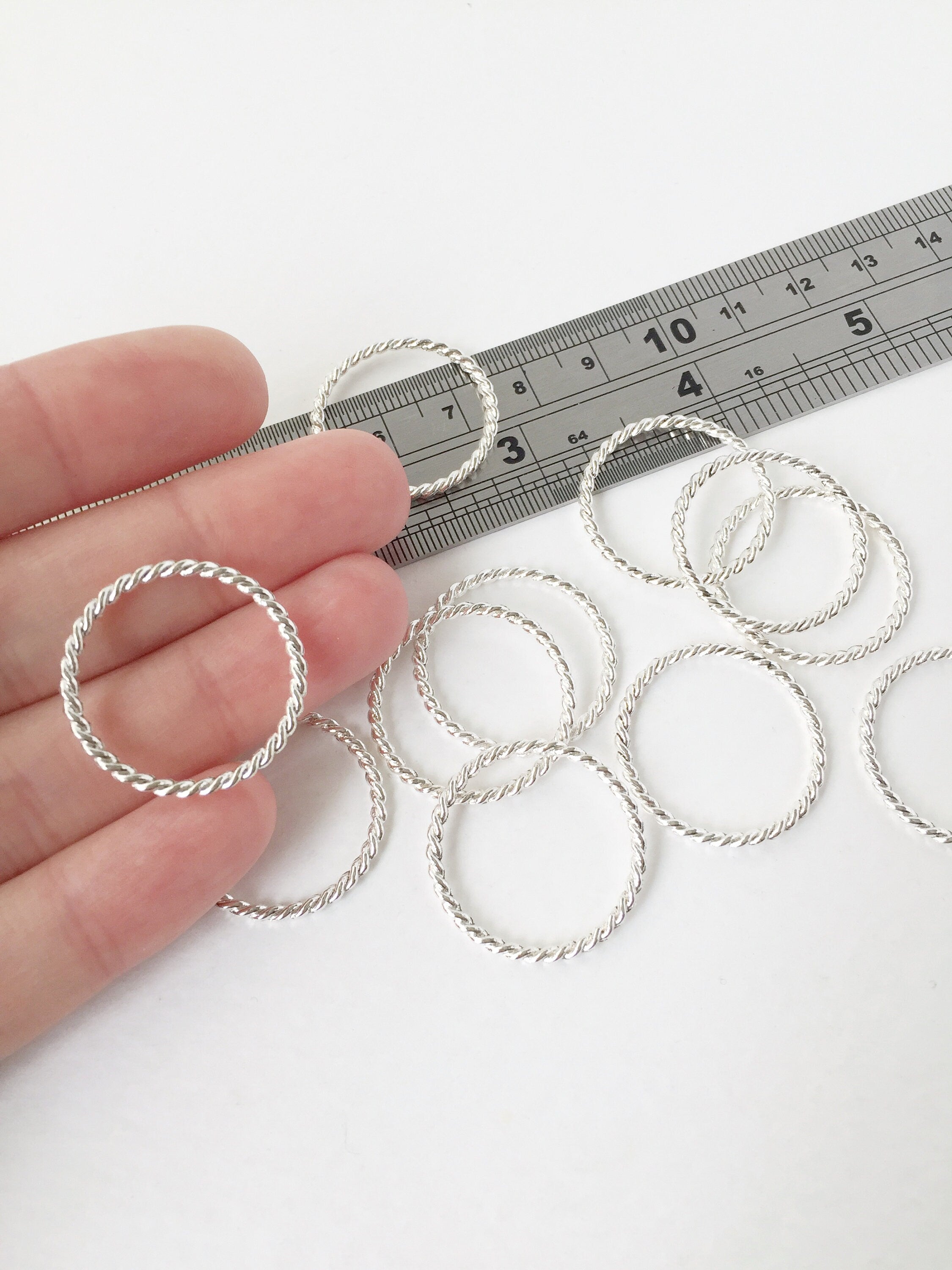 10 x Silver Plated Twisted Round Linking Rings, 25mm (3087)