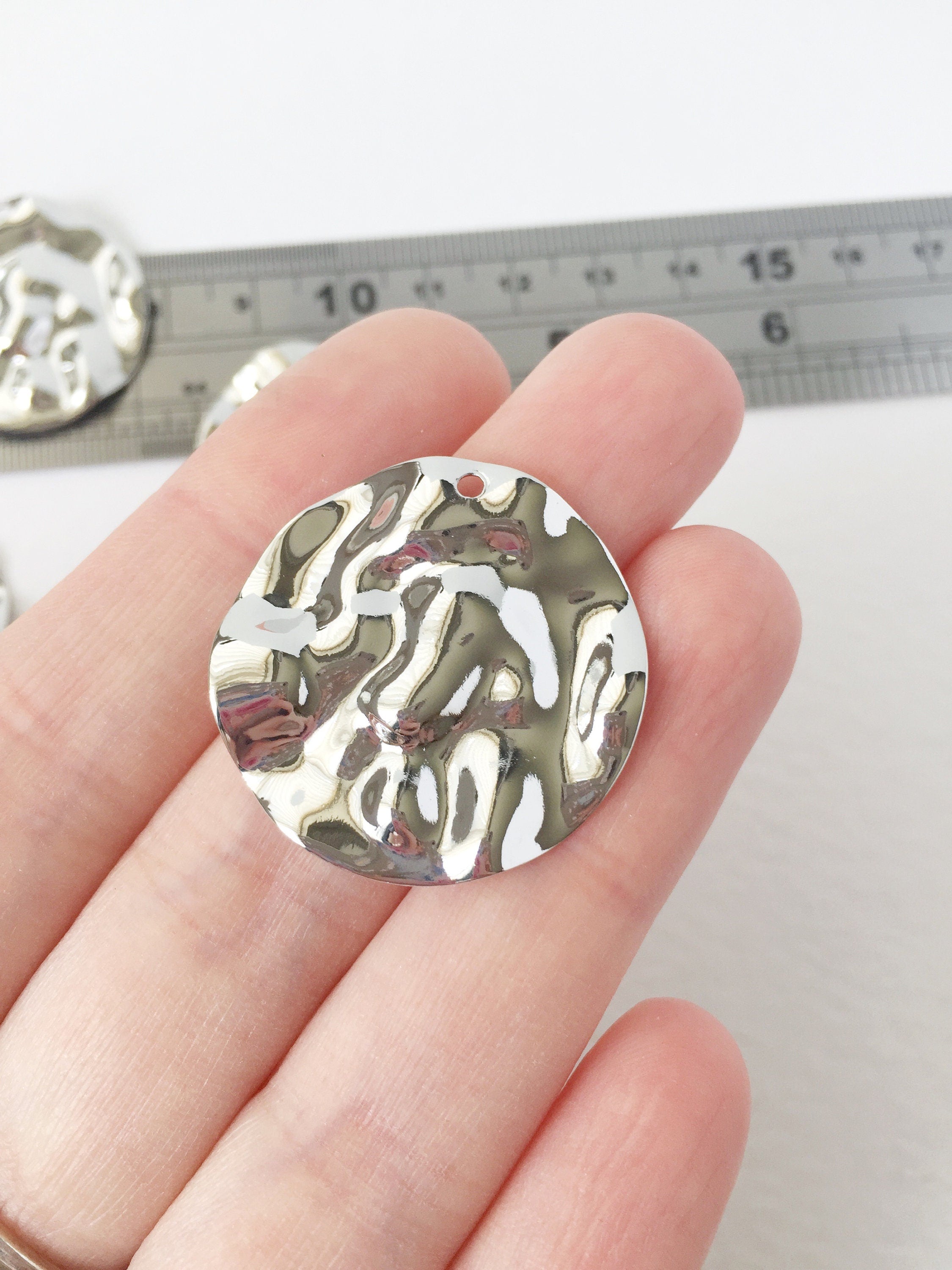 2 x Platinum Plated Wavy Round Pendants, 28mm (0614)