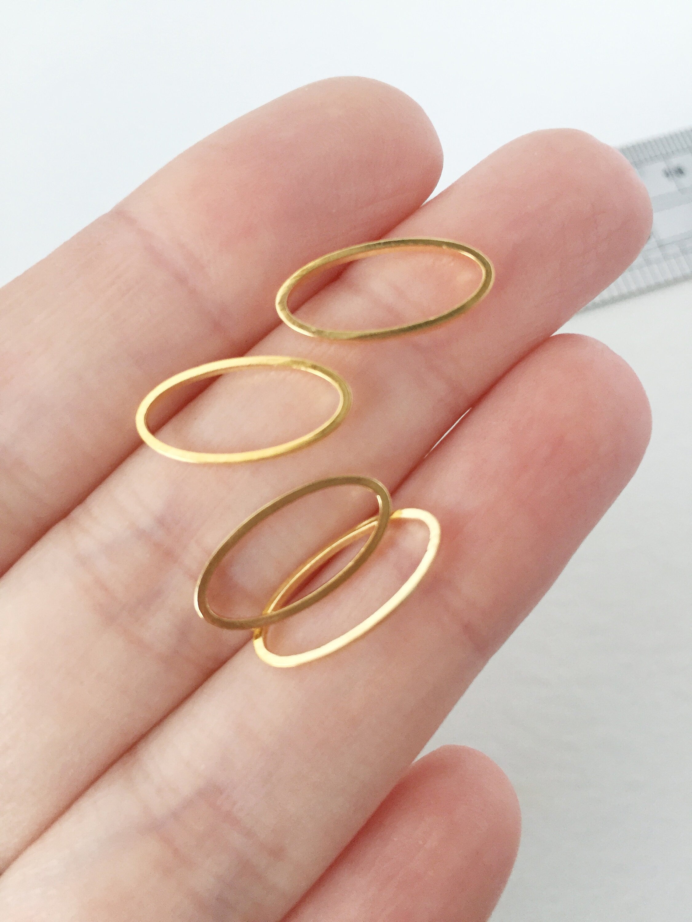 16 x Gold Tone Brass Oval Connectors, 16x8mm (0978)