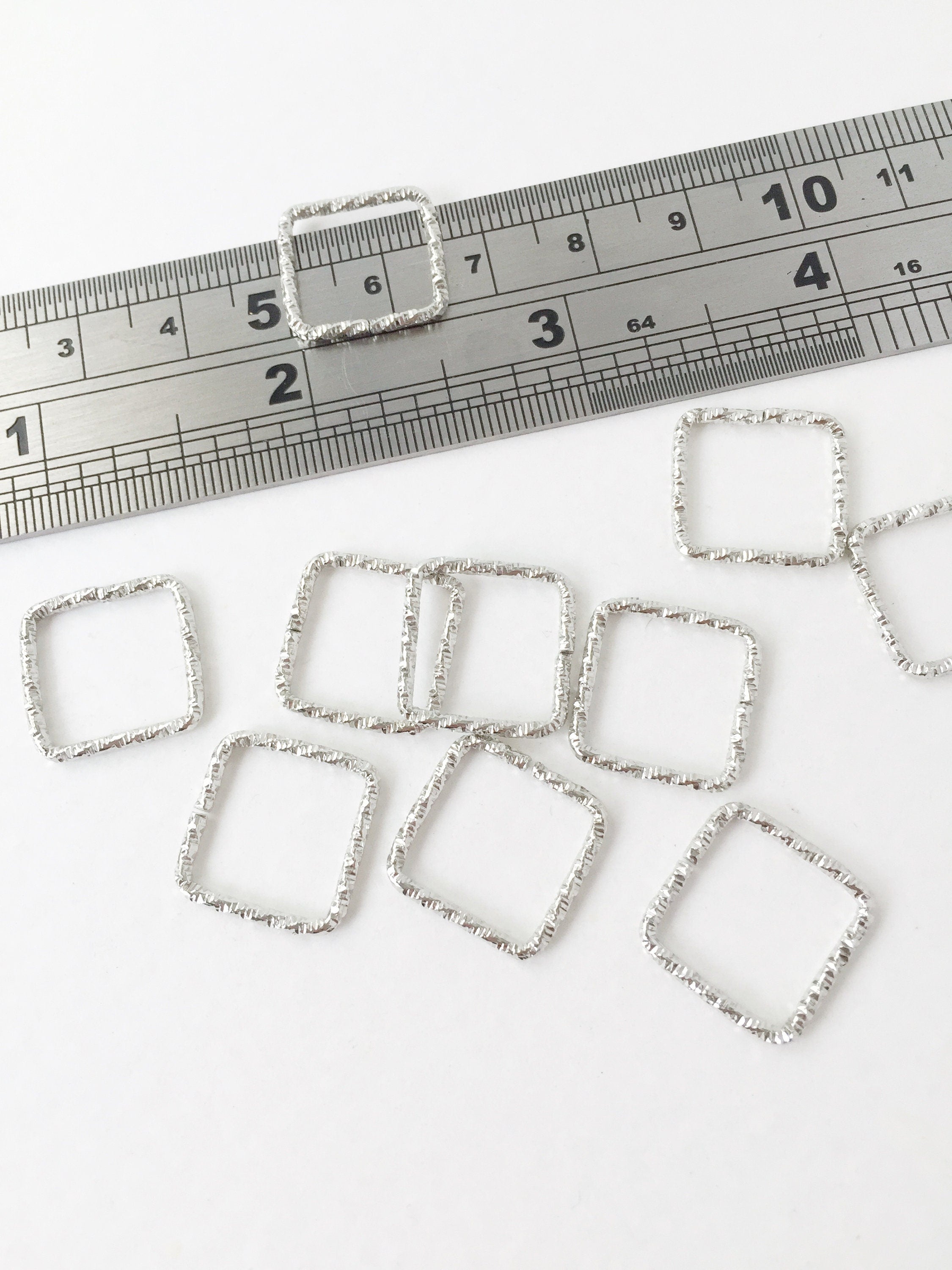 10 x Textured Platinum Square Connectors, 15mm Open Square Linking Rings (0809P)
