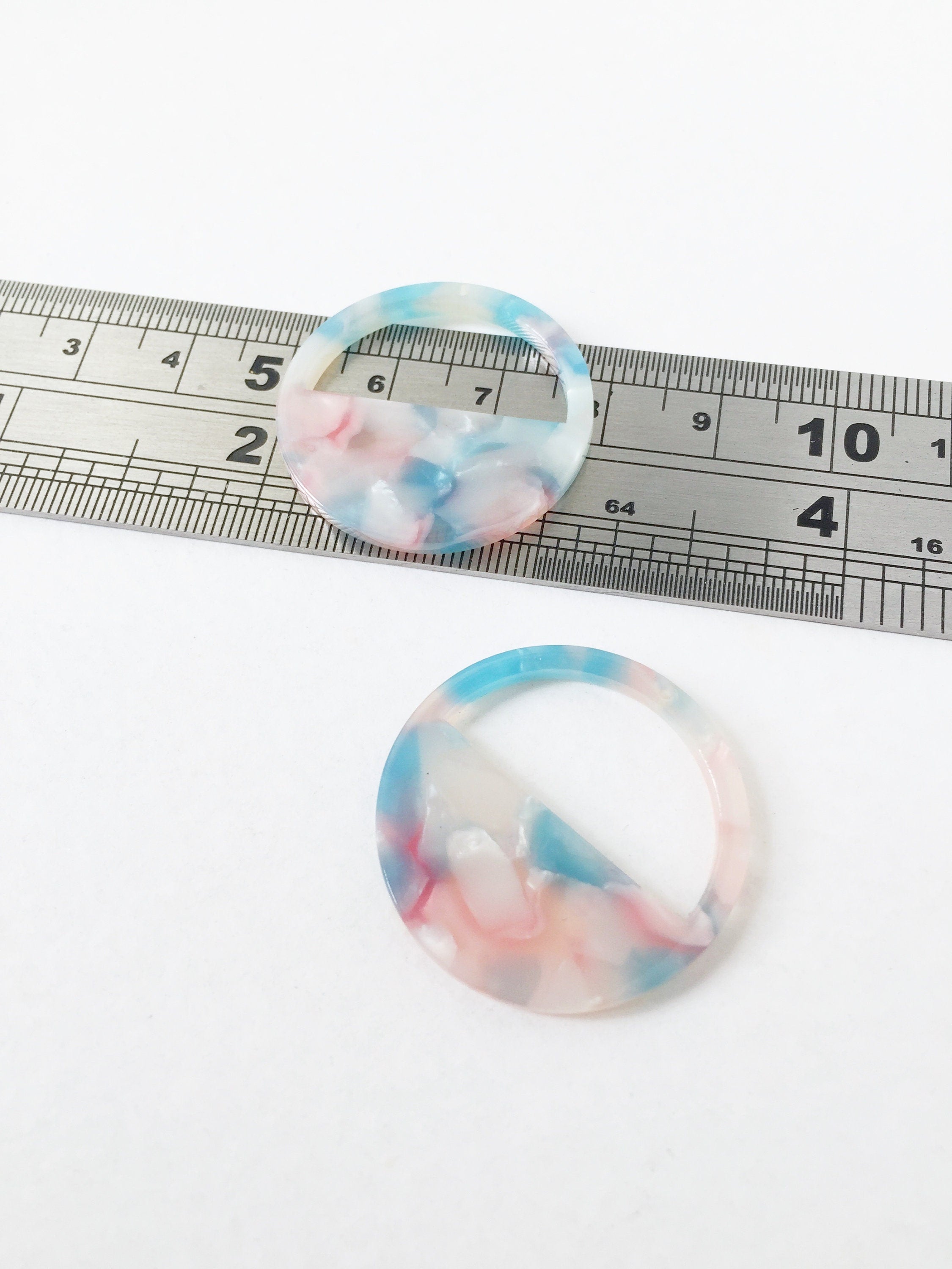 2 x Blue and Pink Tortoiseshell Cut Out Circle Pendants, 30mm (1553)