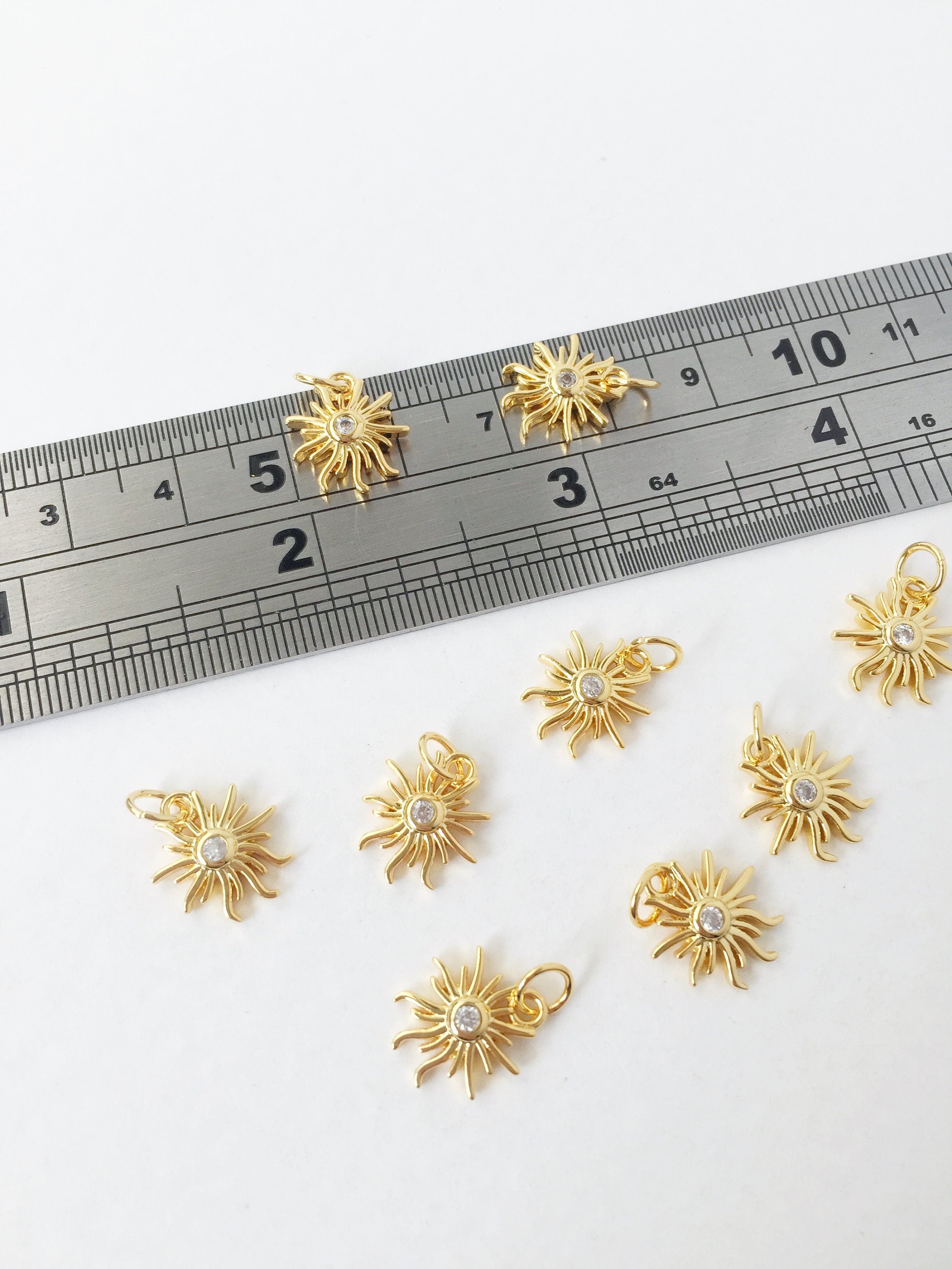 1 x 18K Gold Plated Sun Charm (1085)