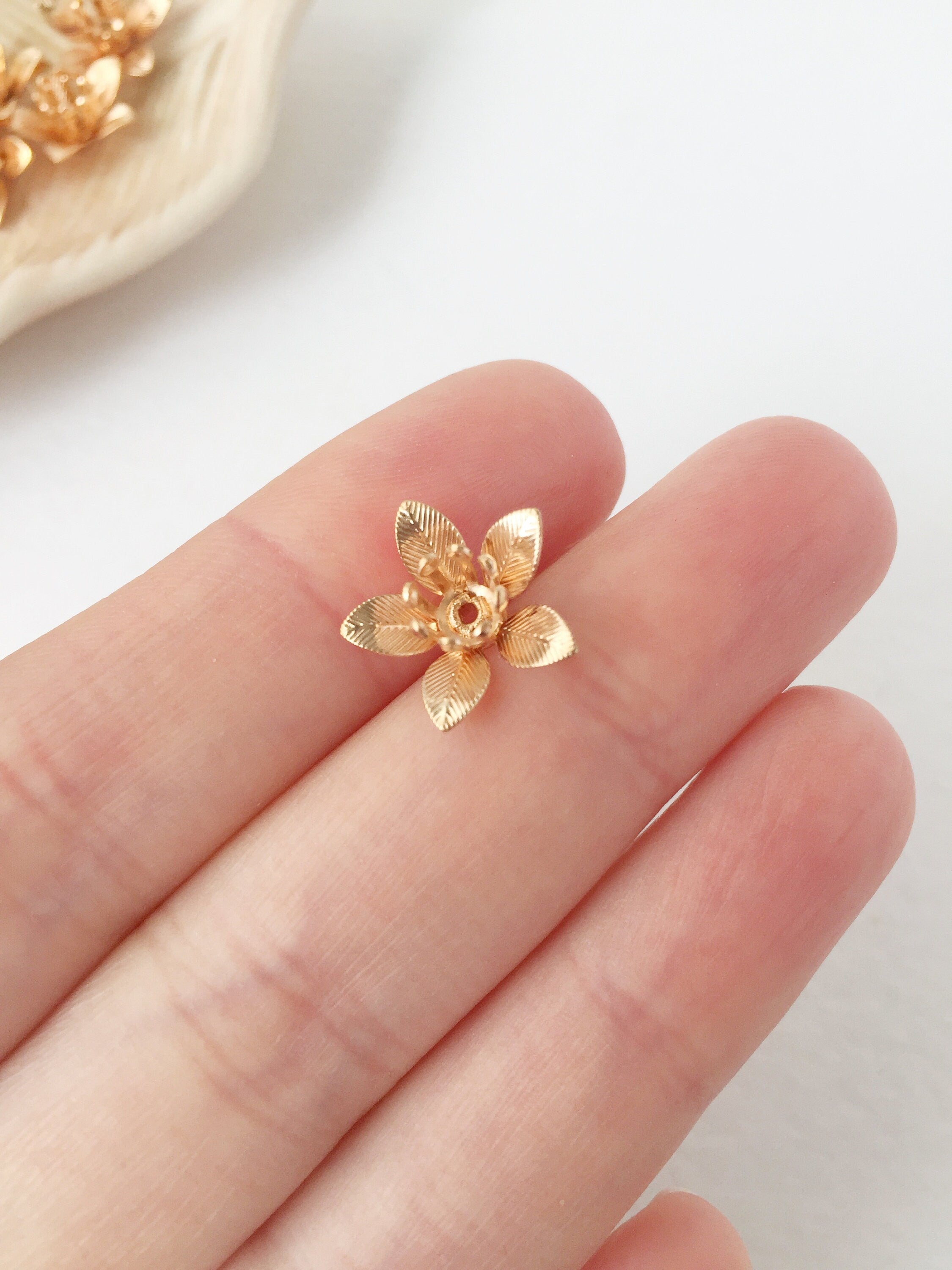 10 x Champagne Gold Flower Bead Caps, 13x7mm (0696)